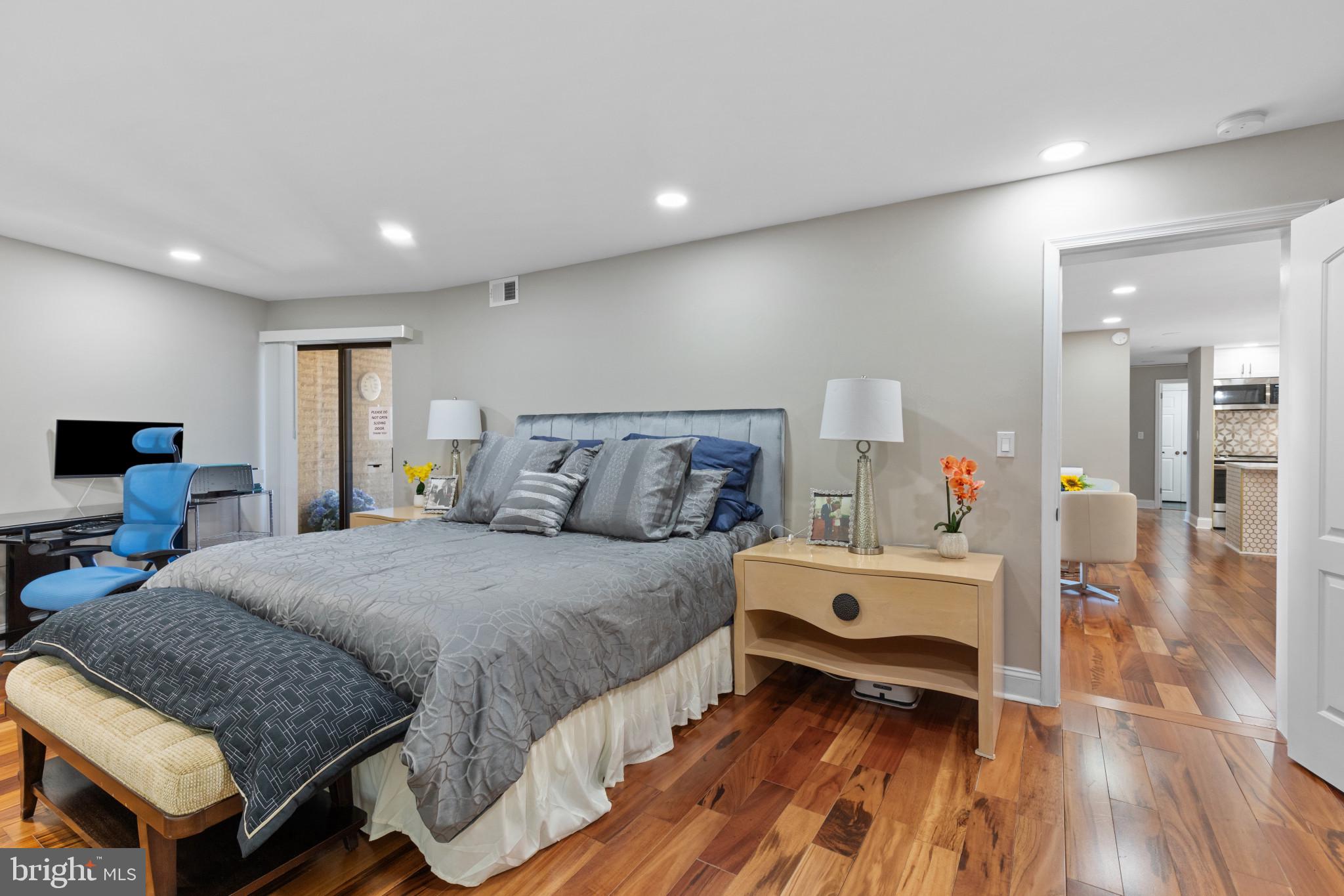 VALLEY FORGE TOWER - Residential