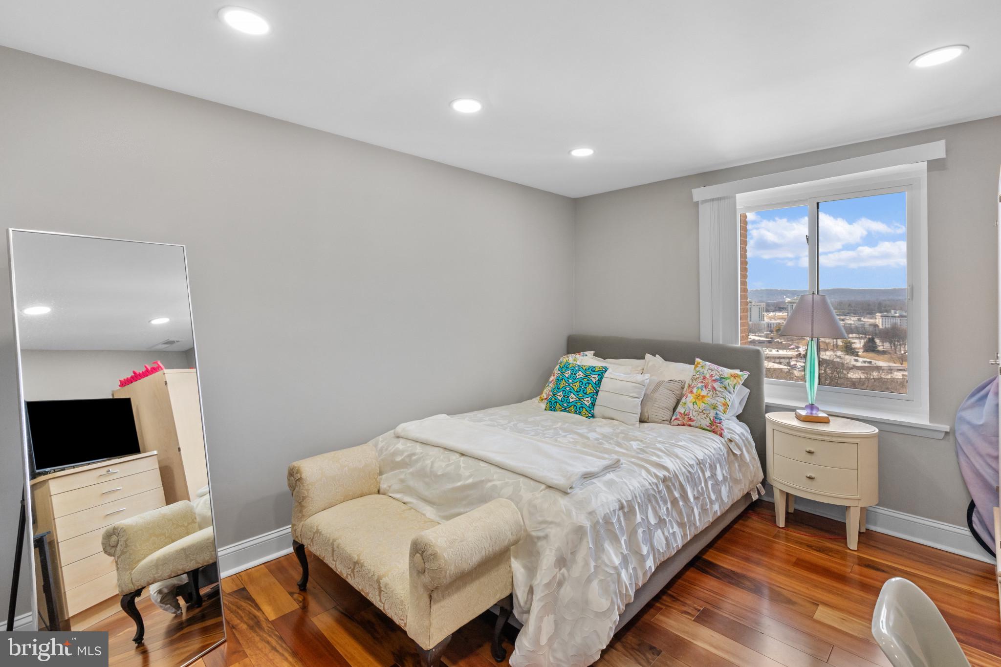 VALLEY FORGE TOWER - Residential