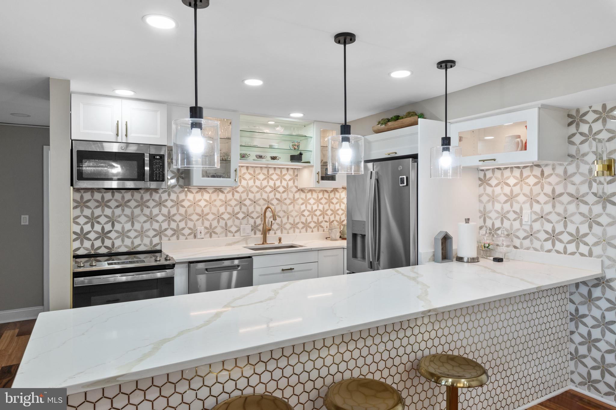 VALLEY FORGE TOWER - Residential