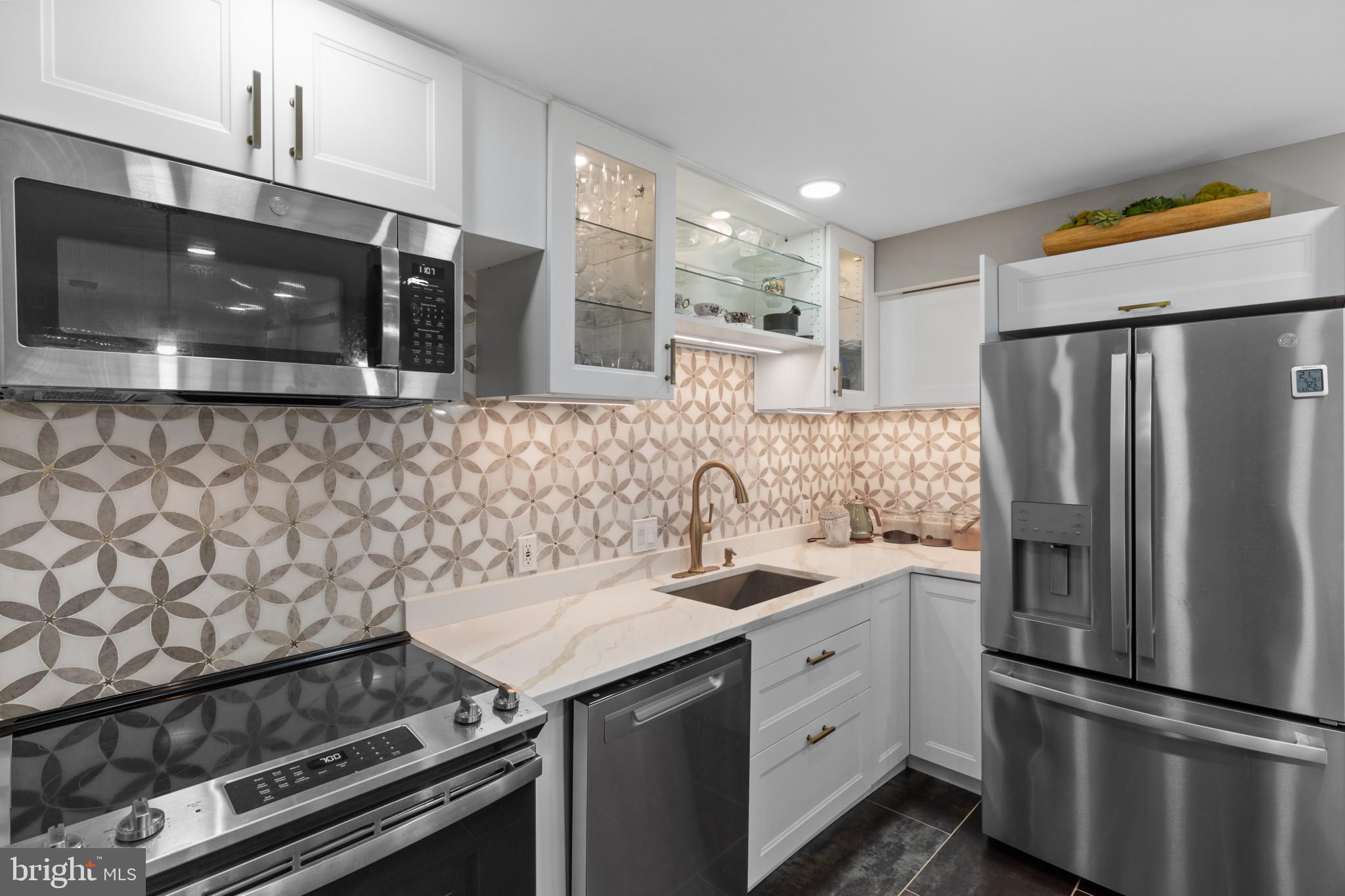 VALLEY FORGE TOWER - Residential