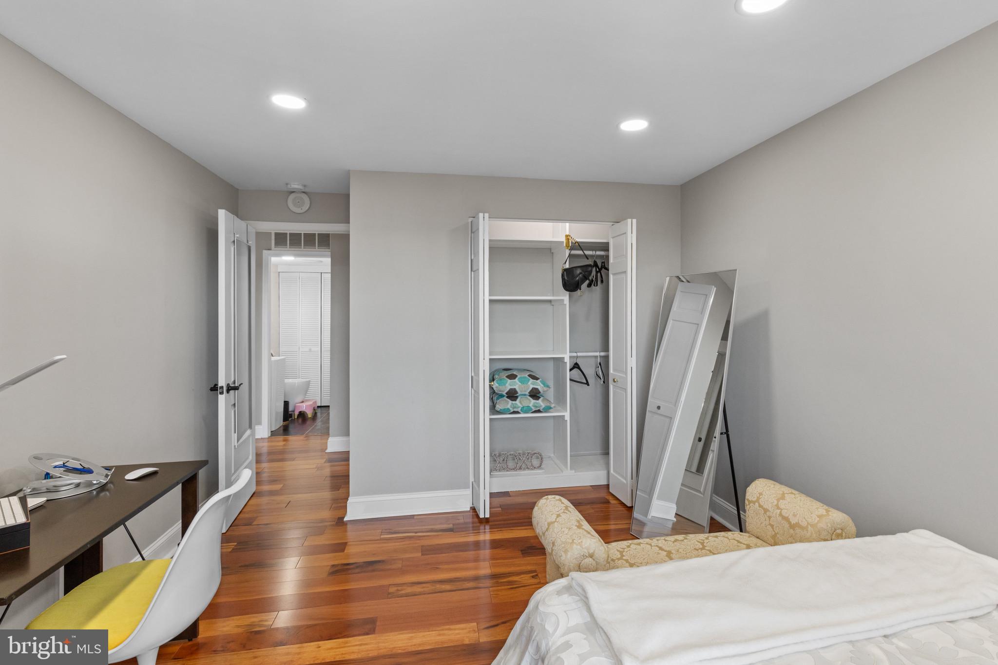 VALLEY FORGE TOWER - Residential