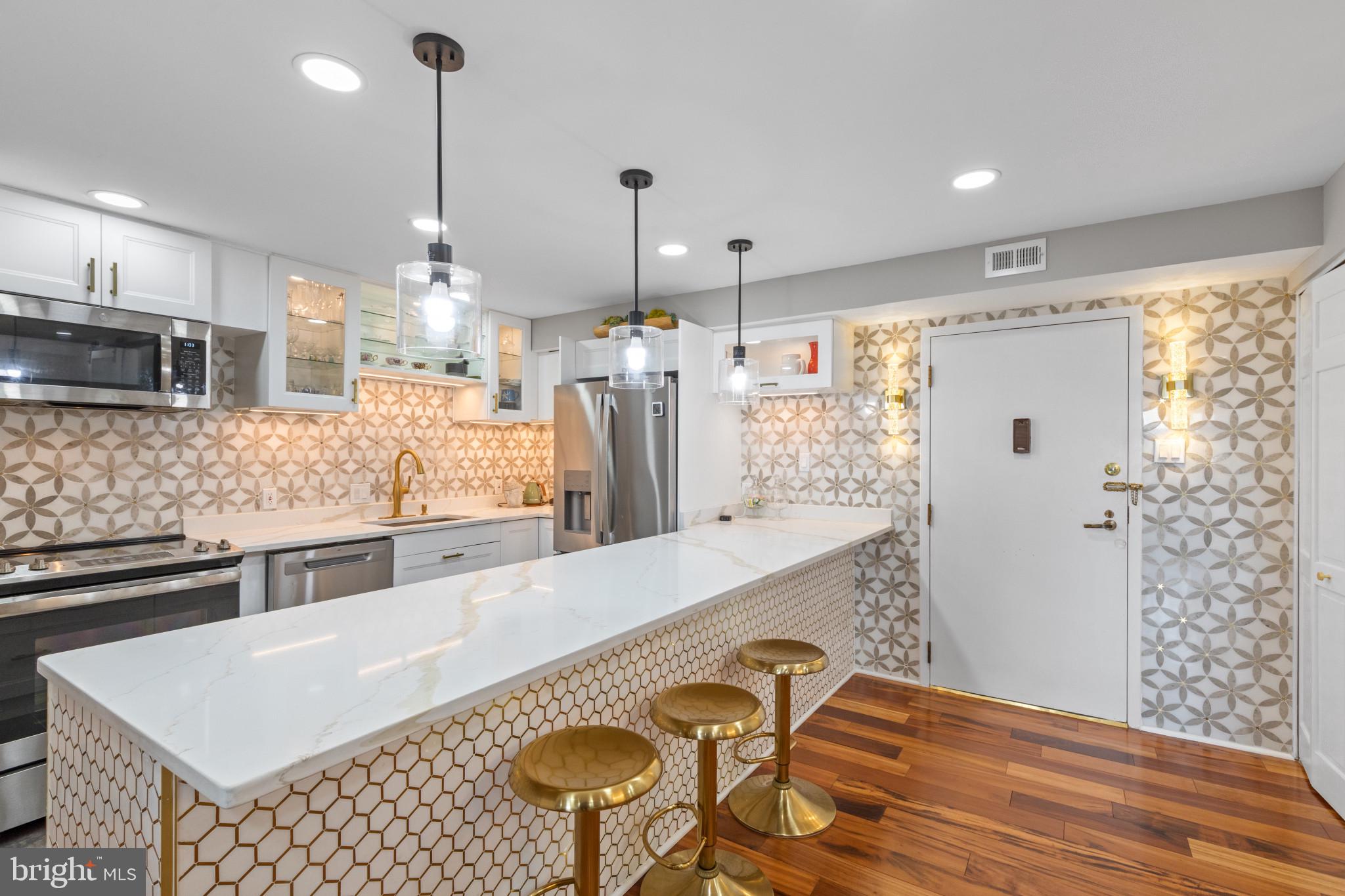 VALLEY FORGE TOWER - Residential