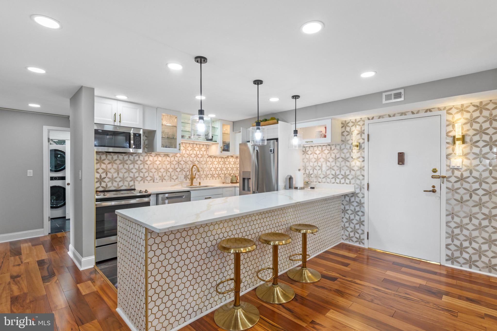 VALLEY FORGE TOWER - Residential