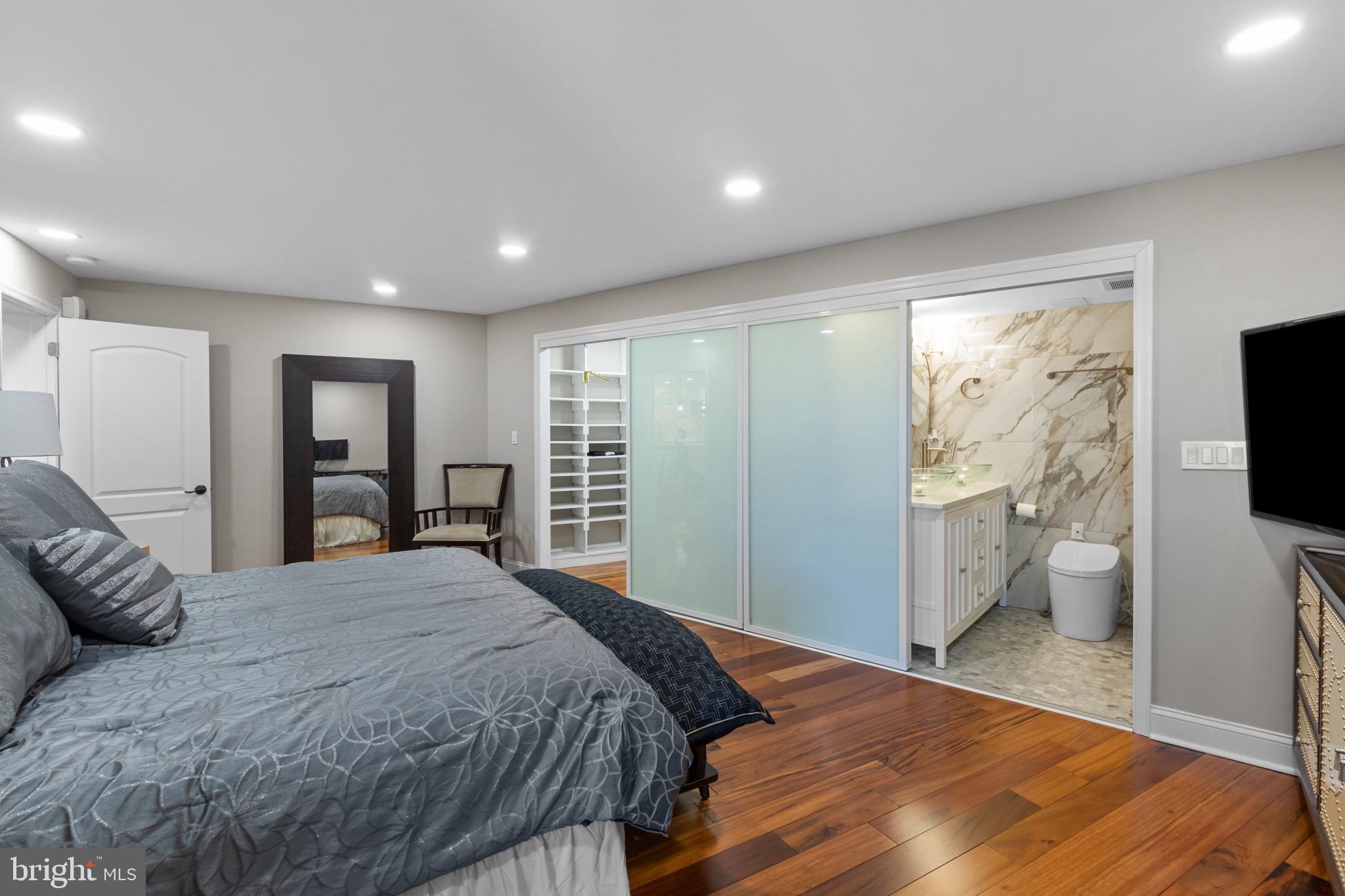 VALLEY FORGE TOWER - Residential