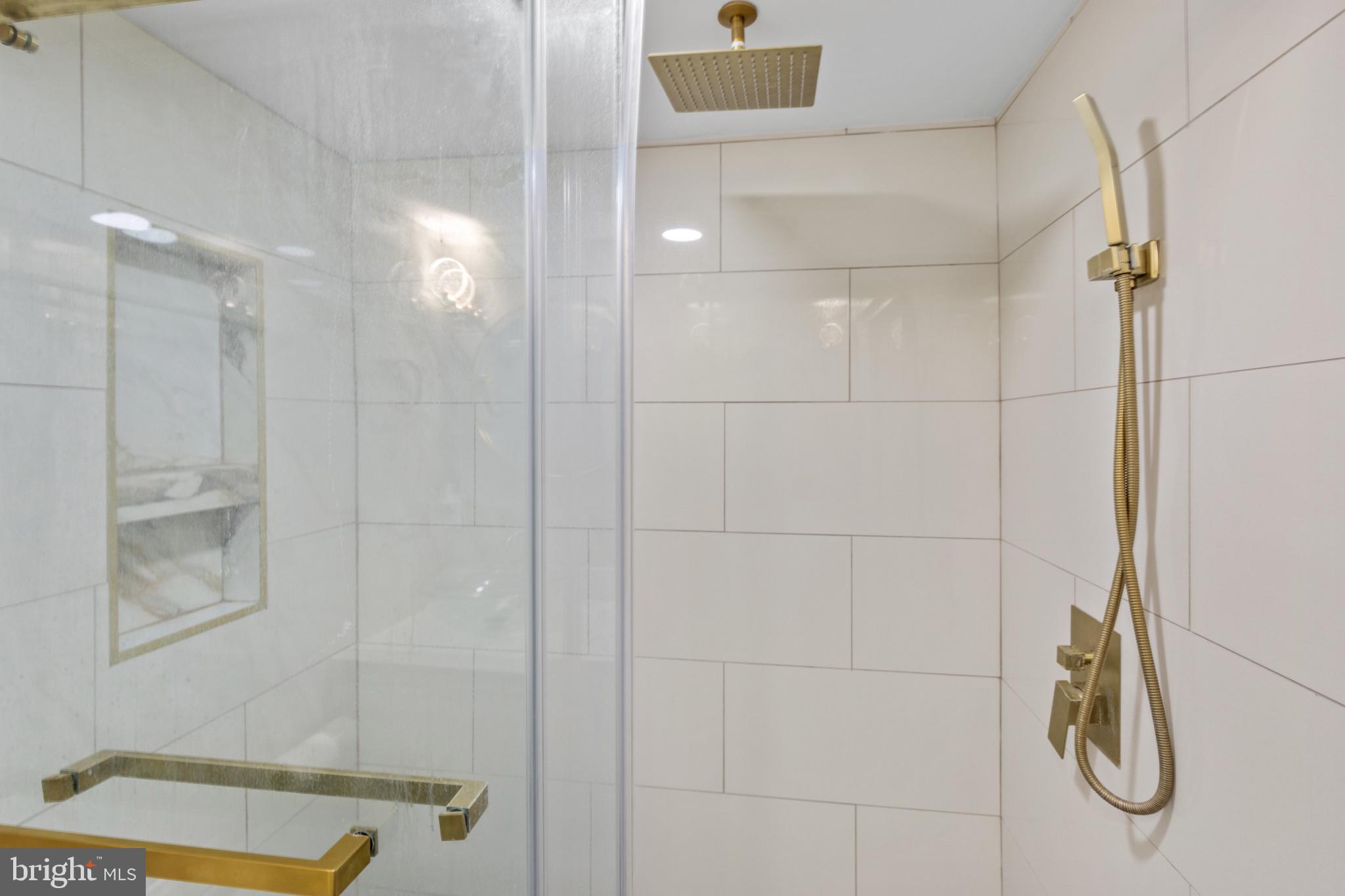 VALLEY FORGE TOWER - Residential