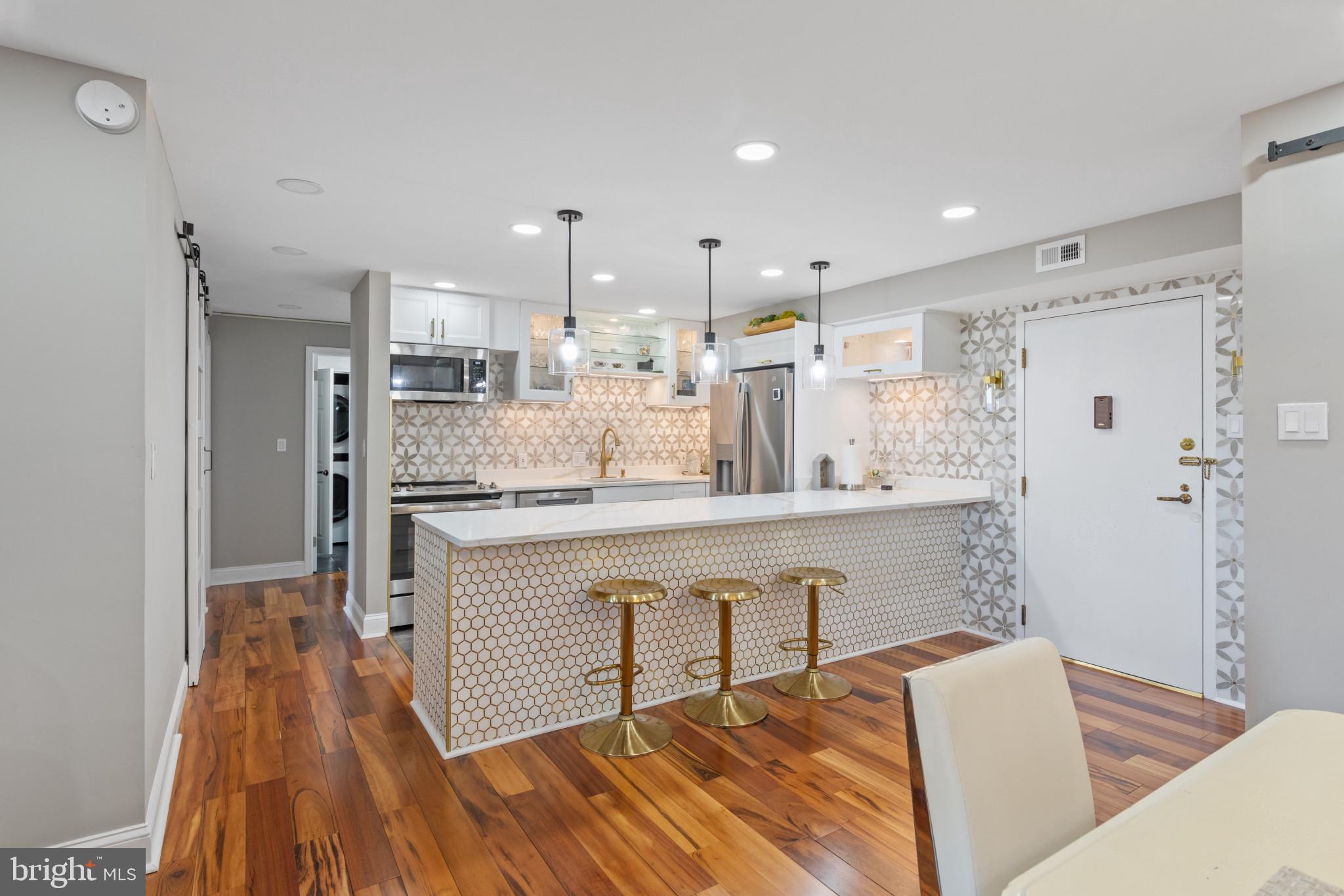 VALLEY FORGE TOWER - Residential