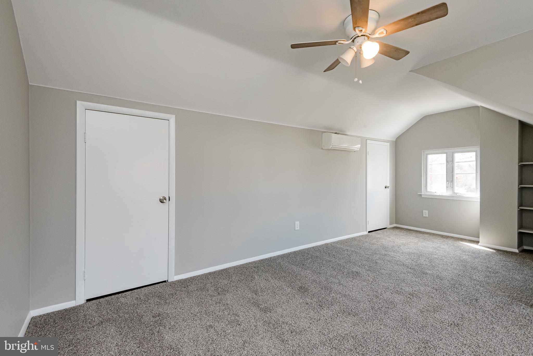 HALLMARK MANOR - Residential