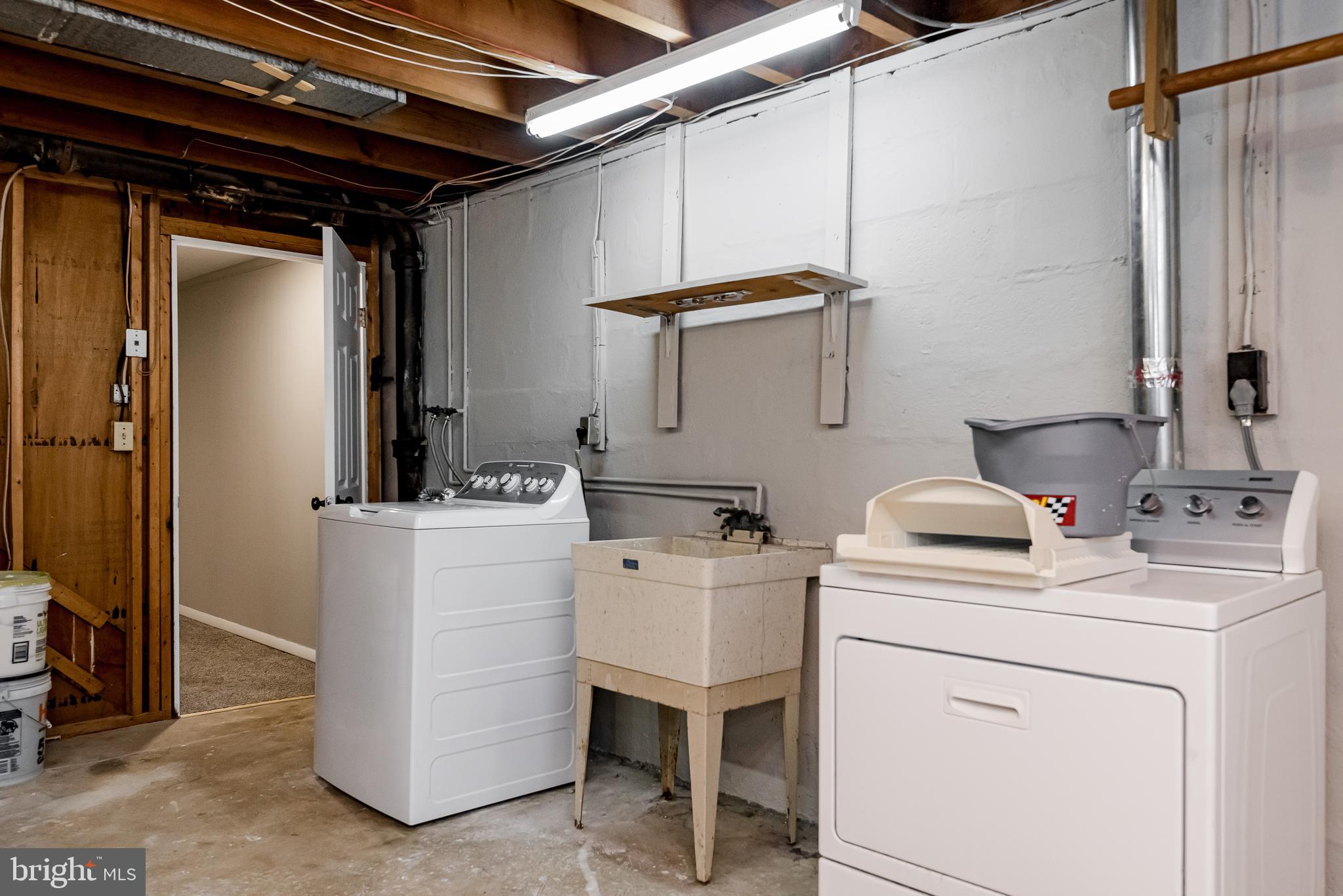 HALLMARK MANOR - Residential