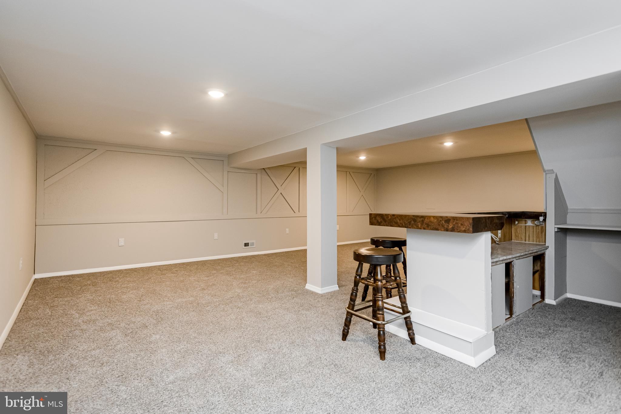 HALLMARK MANOR - Residential