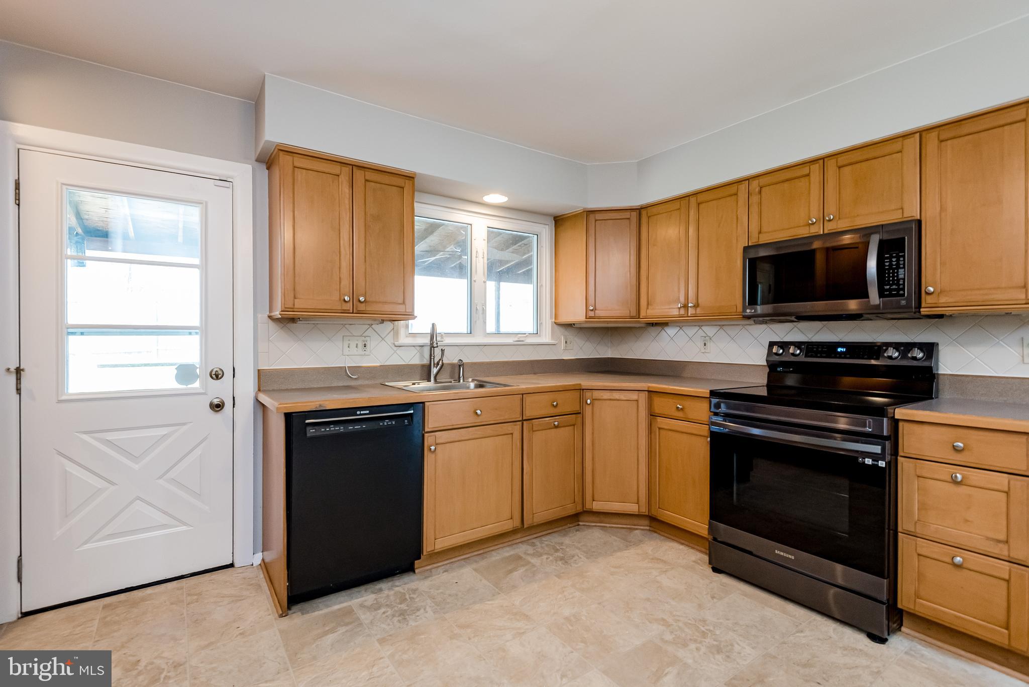 HALLMARK MANOR - Residential