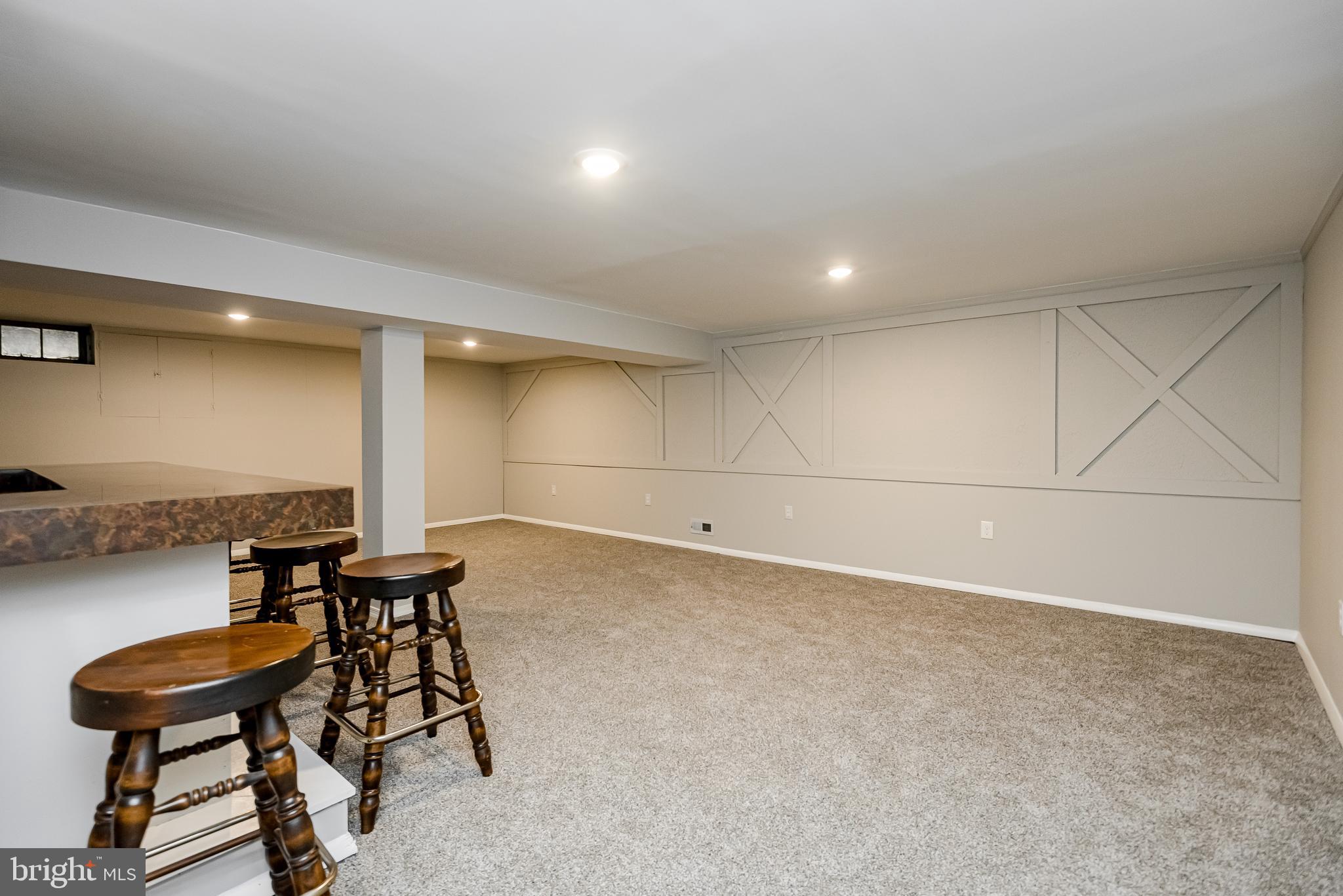 HALLMARK MANOR - Residential