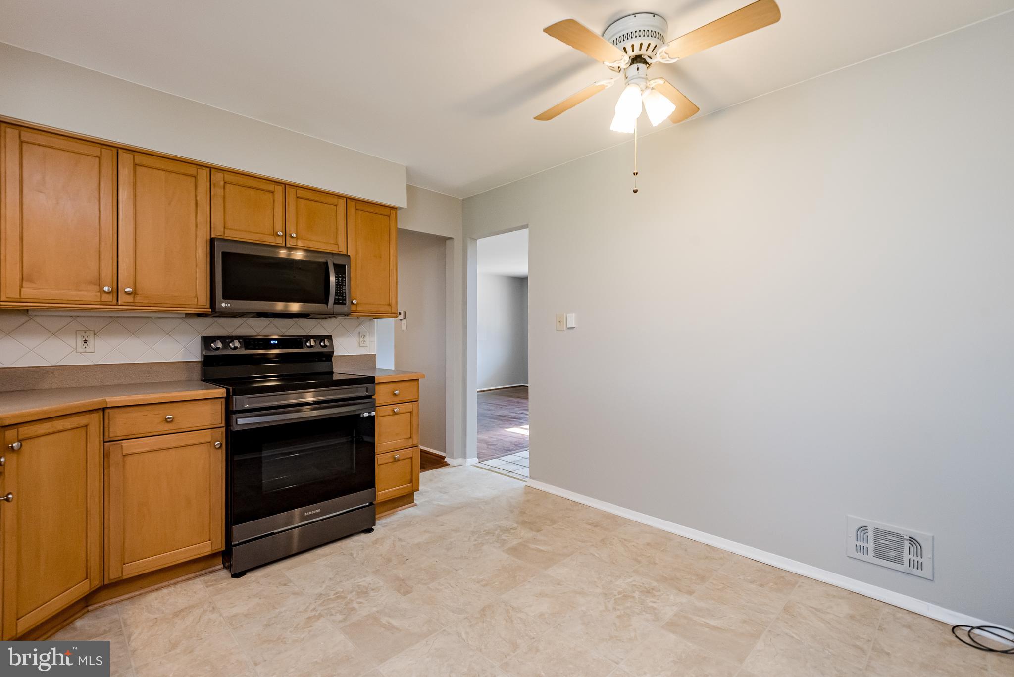 HALLMARK MANOR - Residential