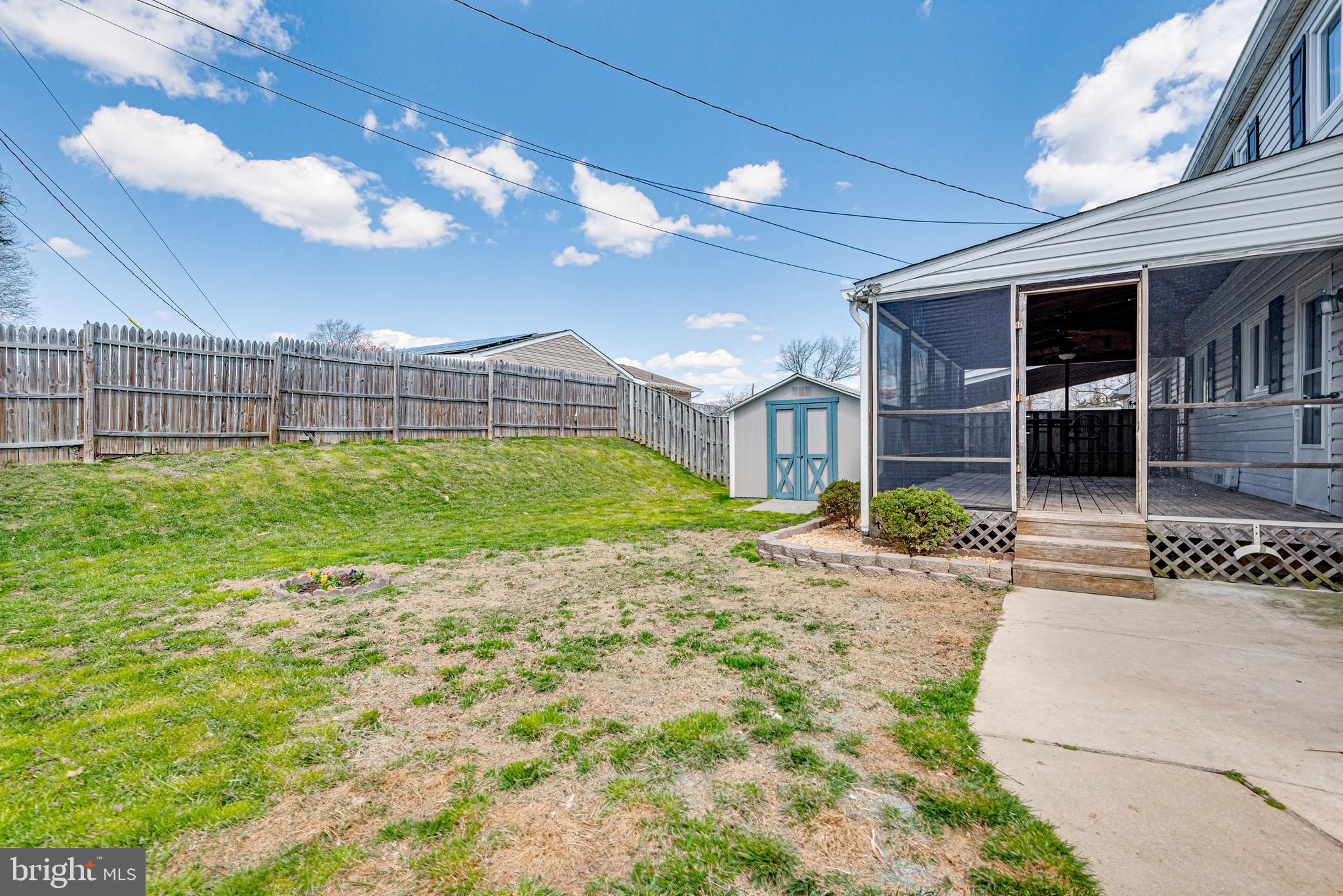 HALLMARK MANOR - Residential