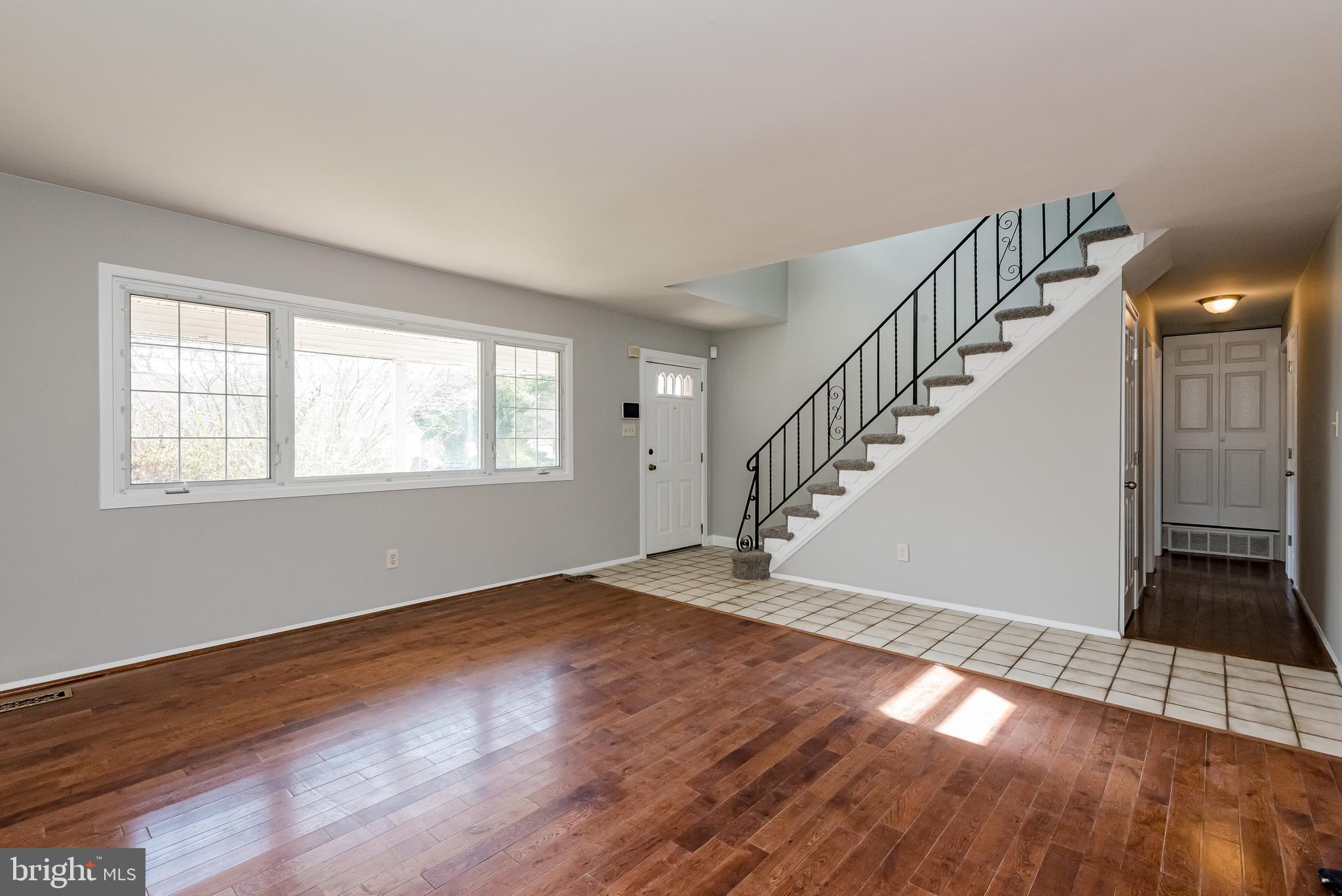 HALLMARK MANOR - Residential