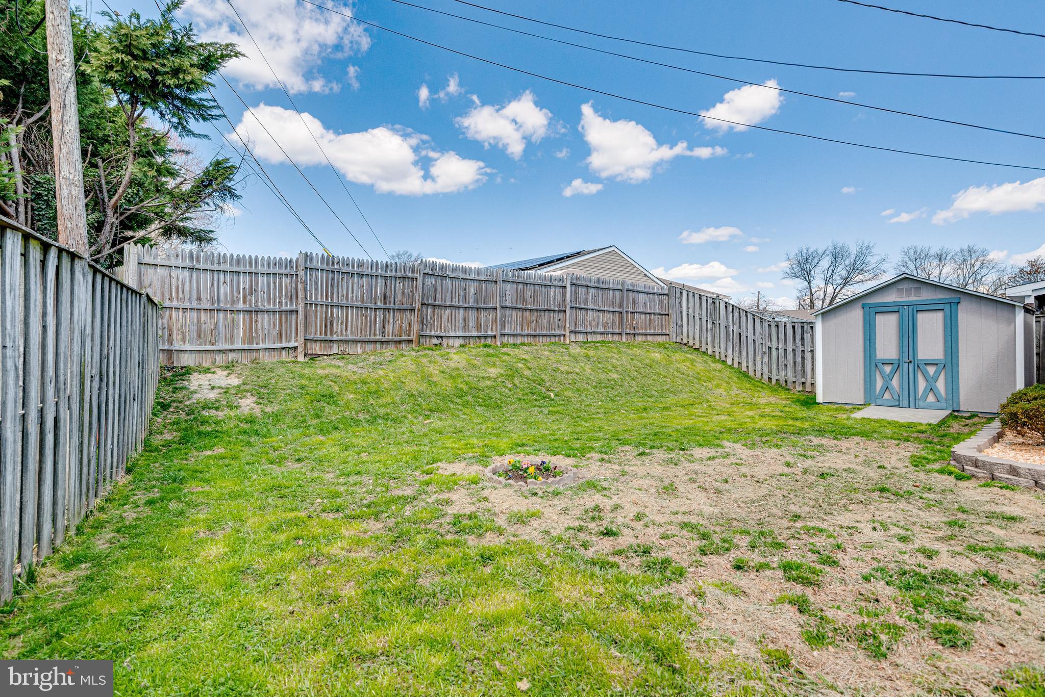 HALLMARK MANOR - Residential