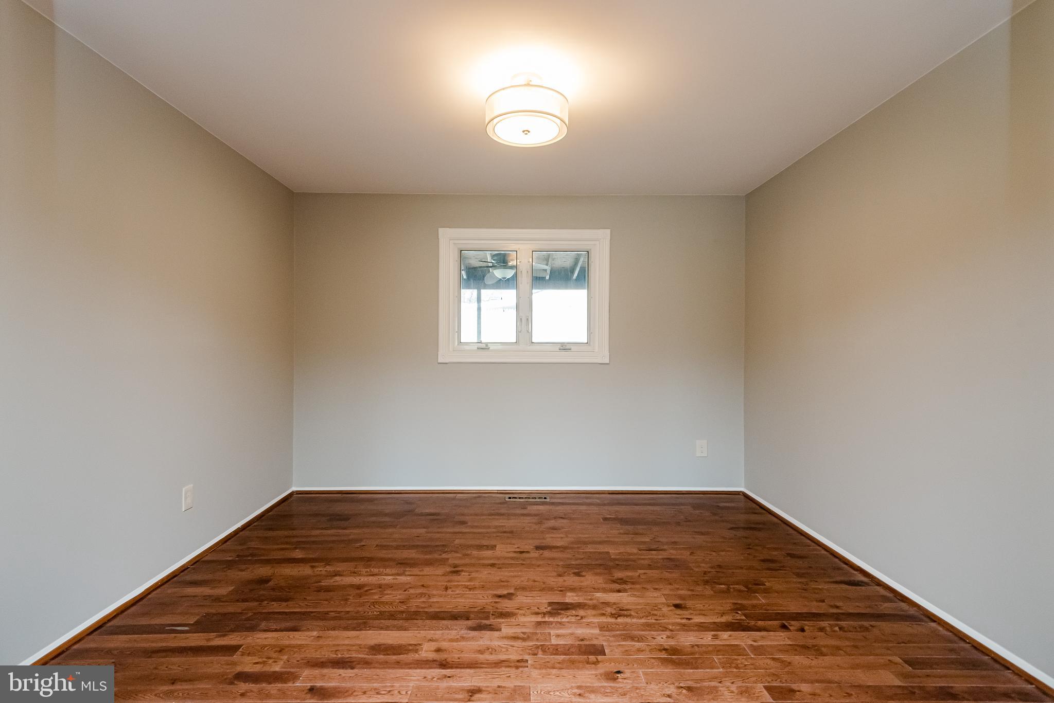 HALLMARK MANOR - Residential