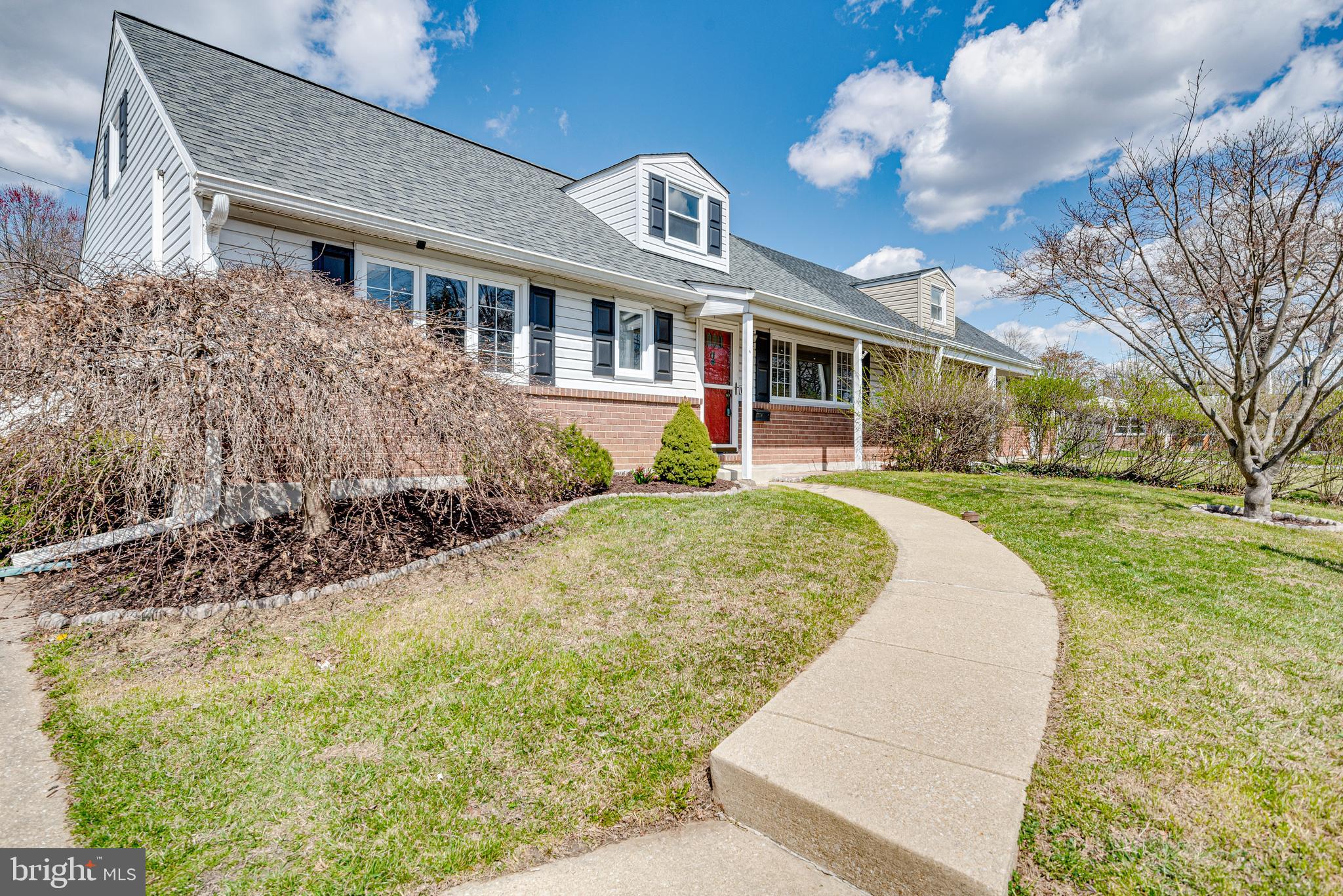 HALLMARK MANOR - Residential