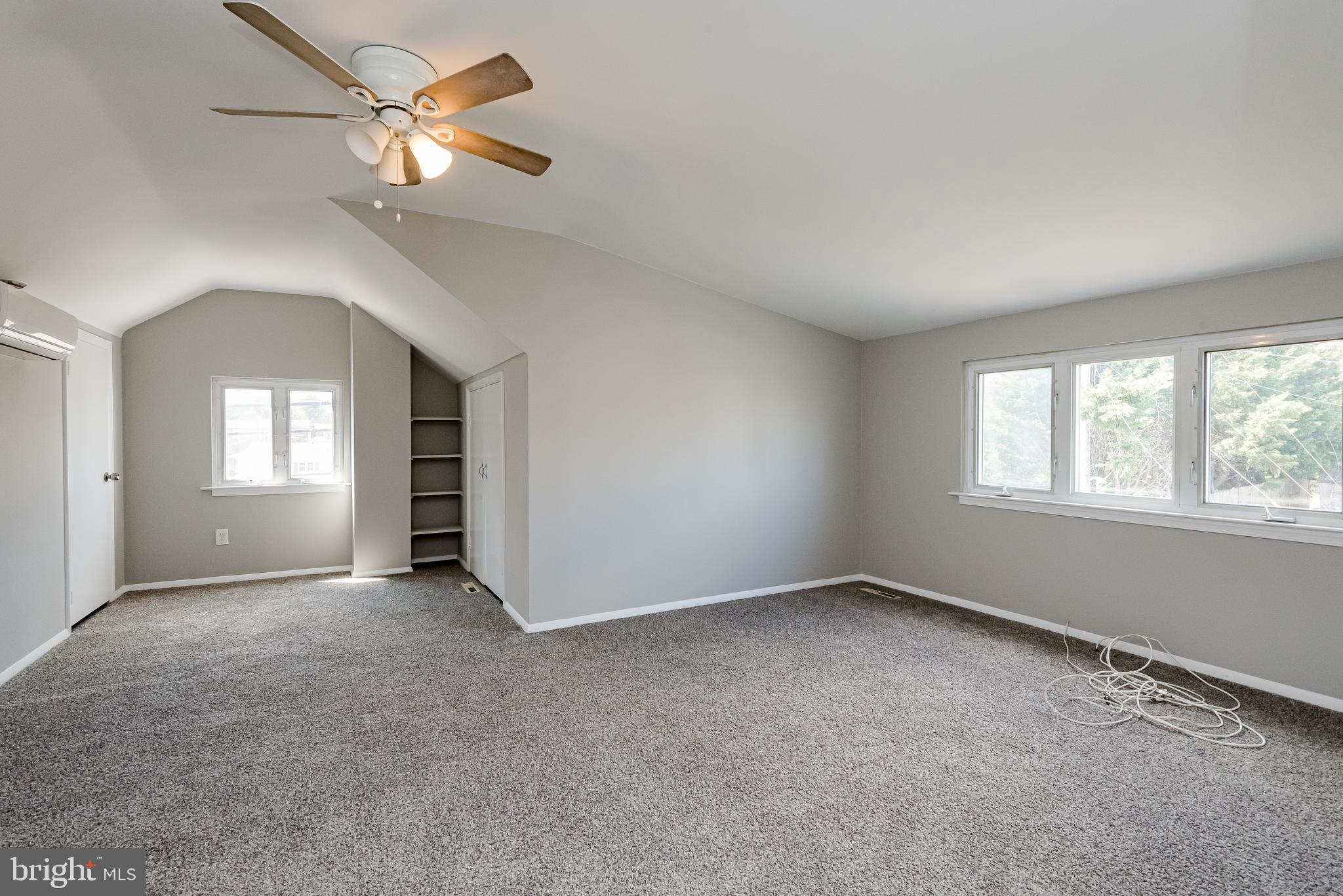 HALLMARK MANOR - Residential