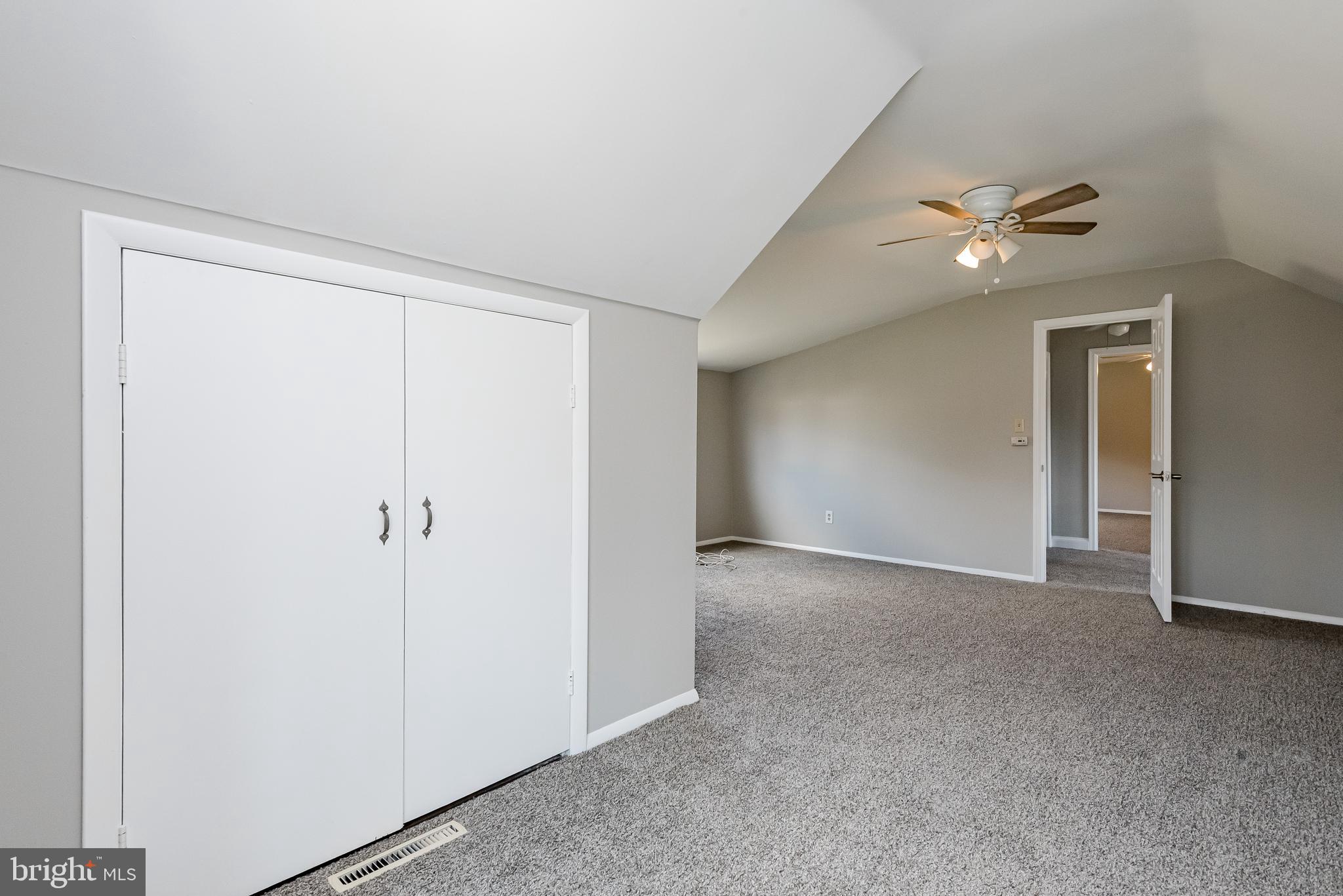 HALLMARK MANOR - Residential