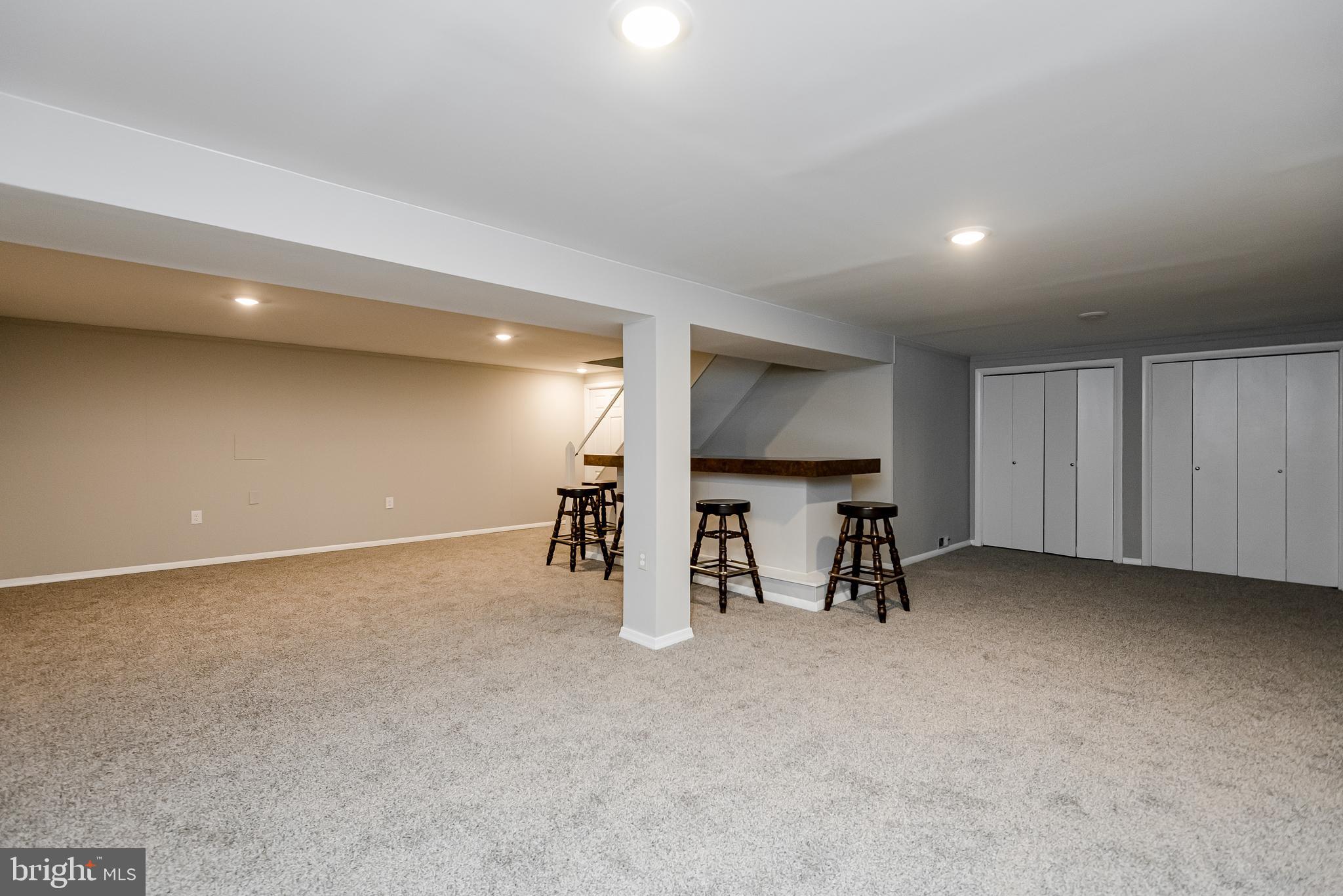 HALLMARK MANOR - Residential