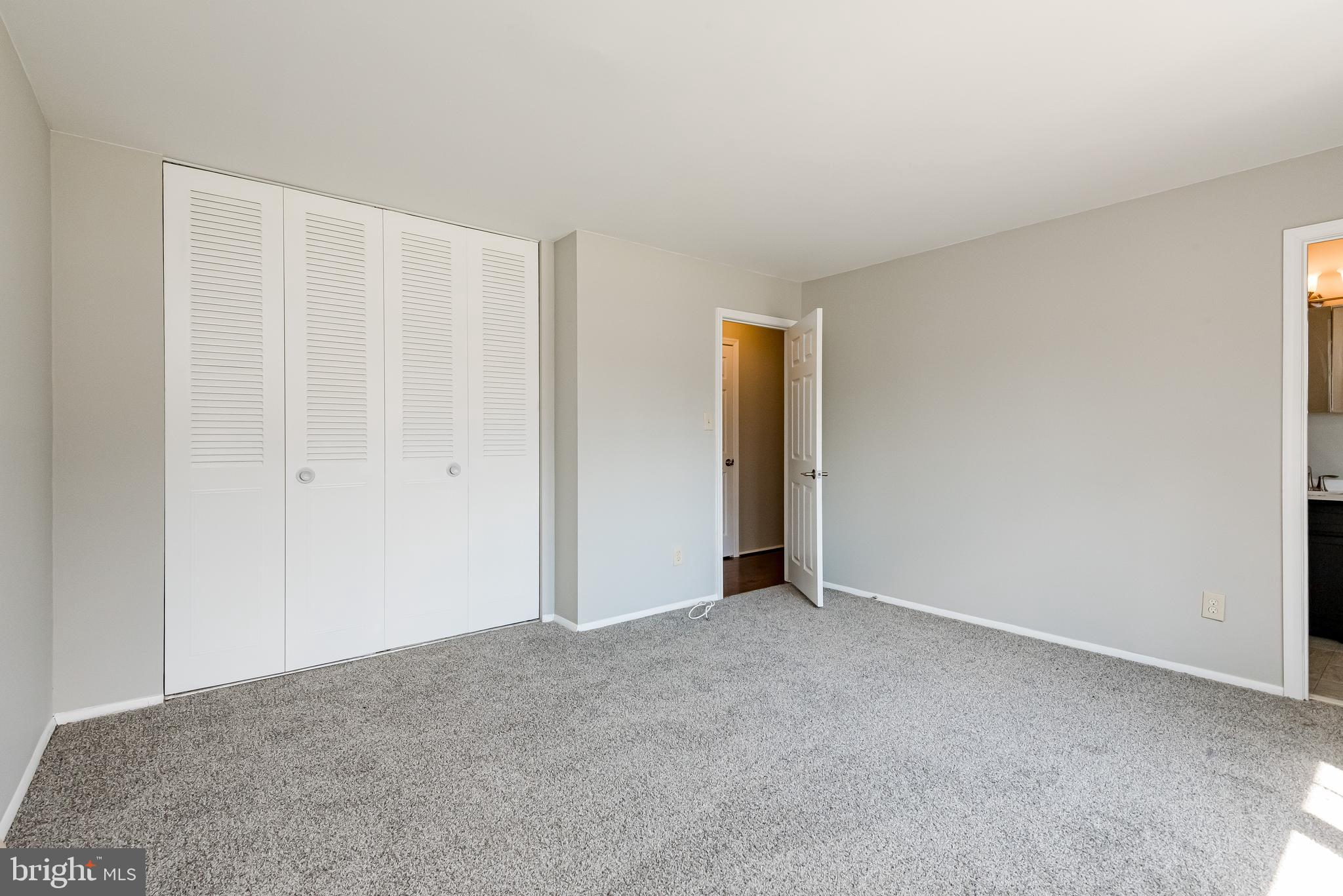 HALLMARK MANOR - Residential