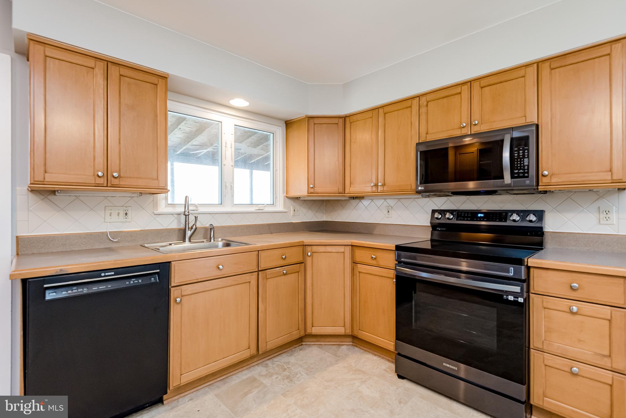 HALLMARK MANOR - Residential