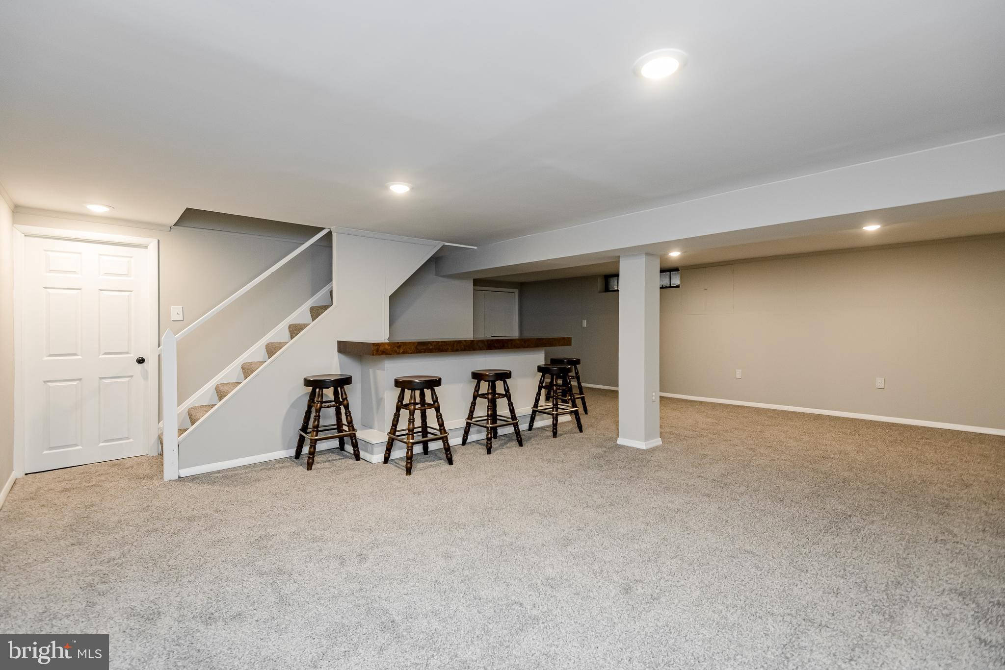 HALLMARK MANOR - Residential