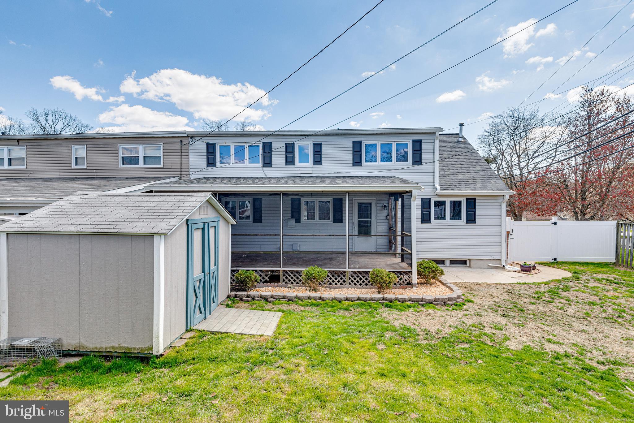 HALLMARK MANOR - Residential