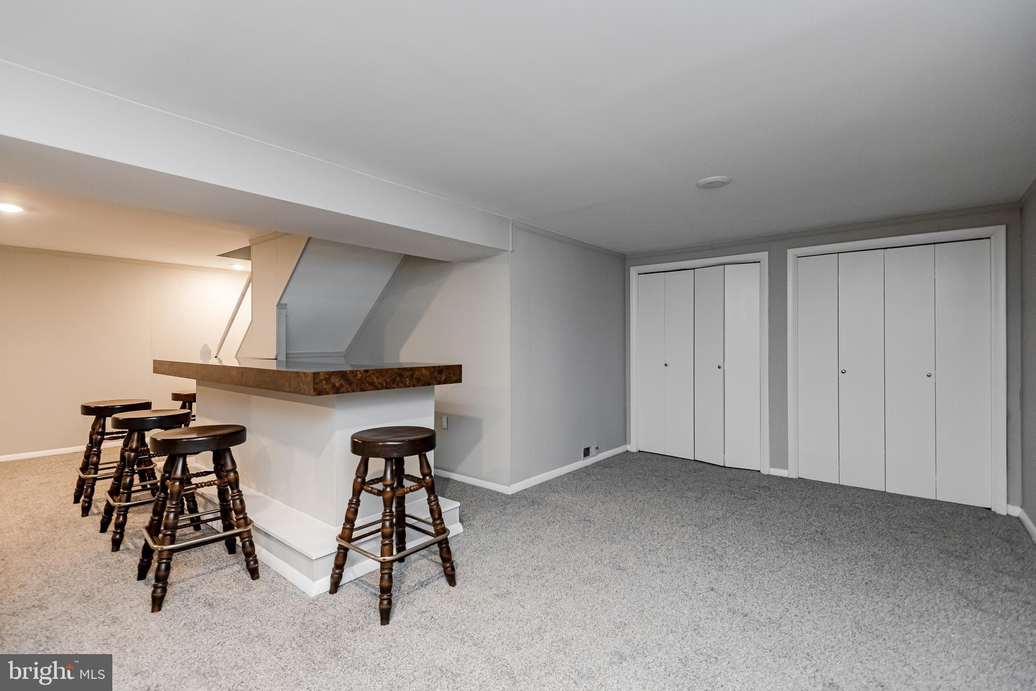 HALLMARK MANOR - Residential