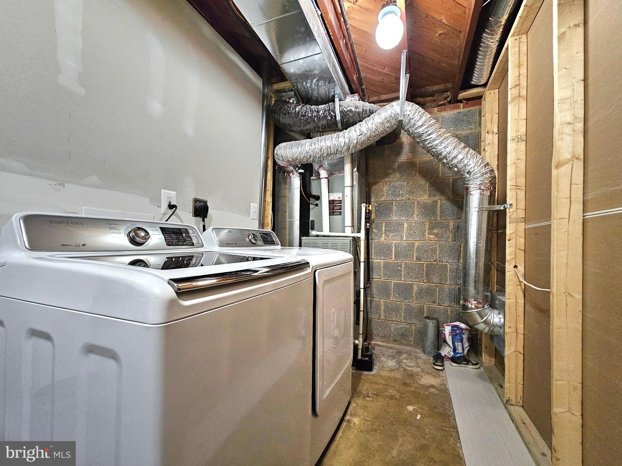 COUNTRY CLUB HILLS - Residential Lease