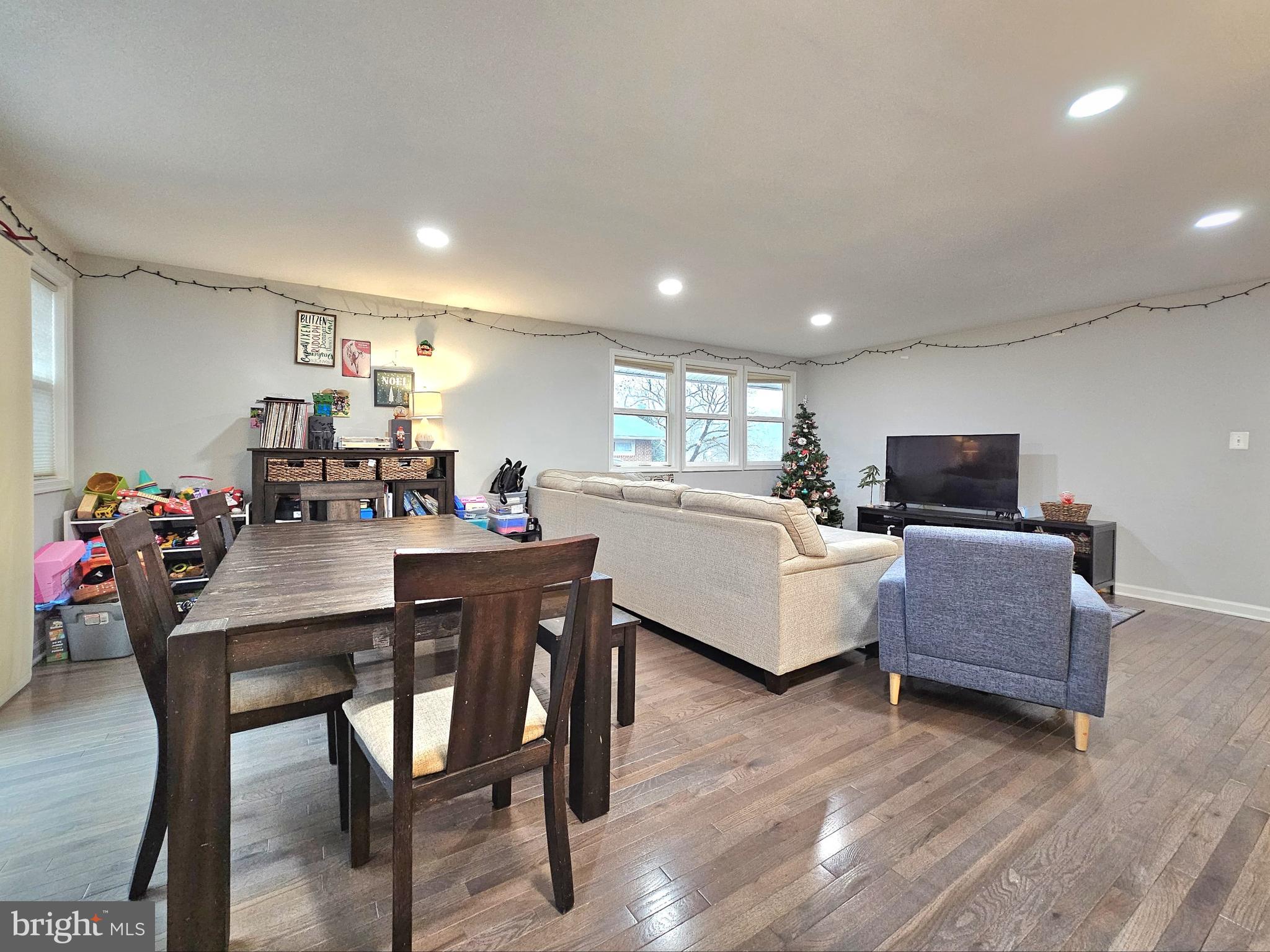 COUNTRY CLUB HILLS - Residential Lease