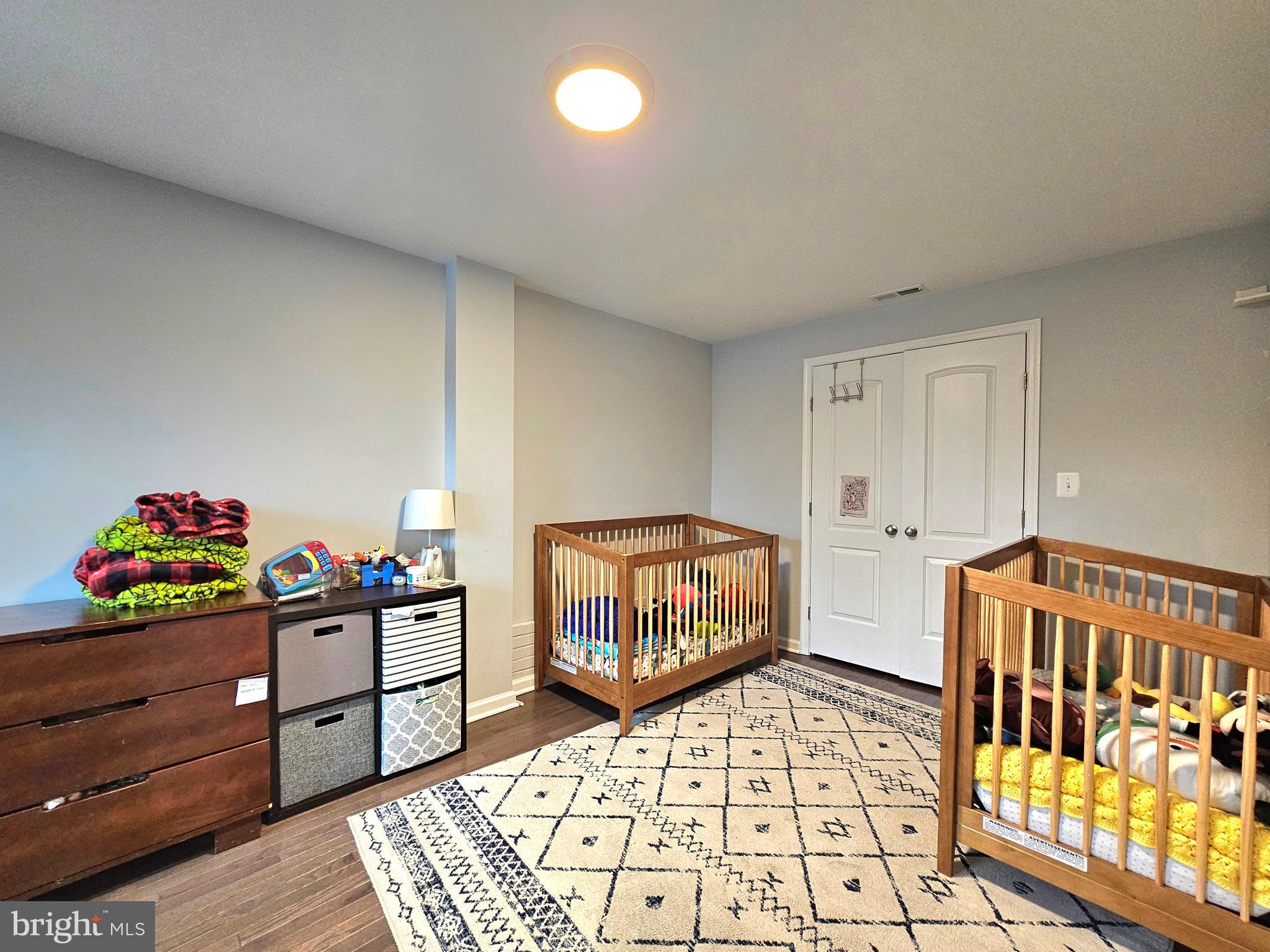 COUNTRY CLUB HILLS - Residential Lease