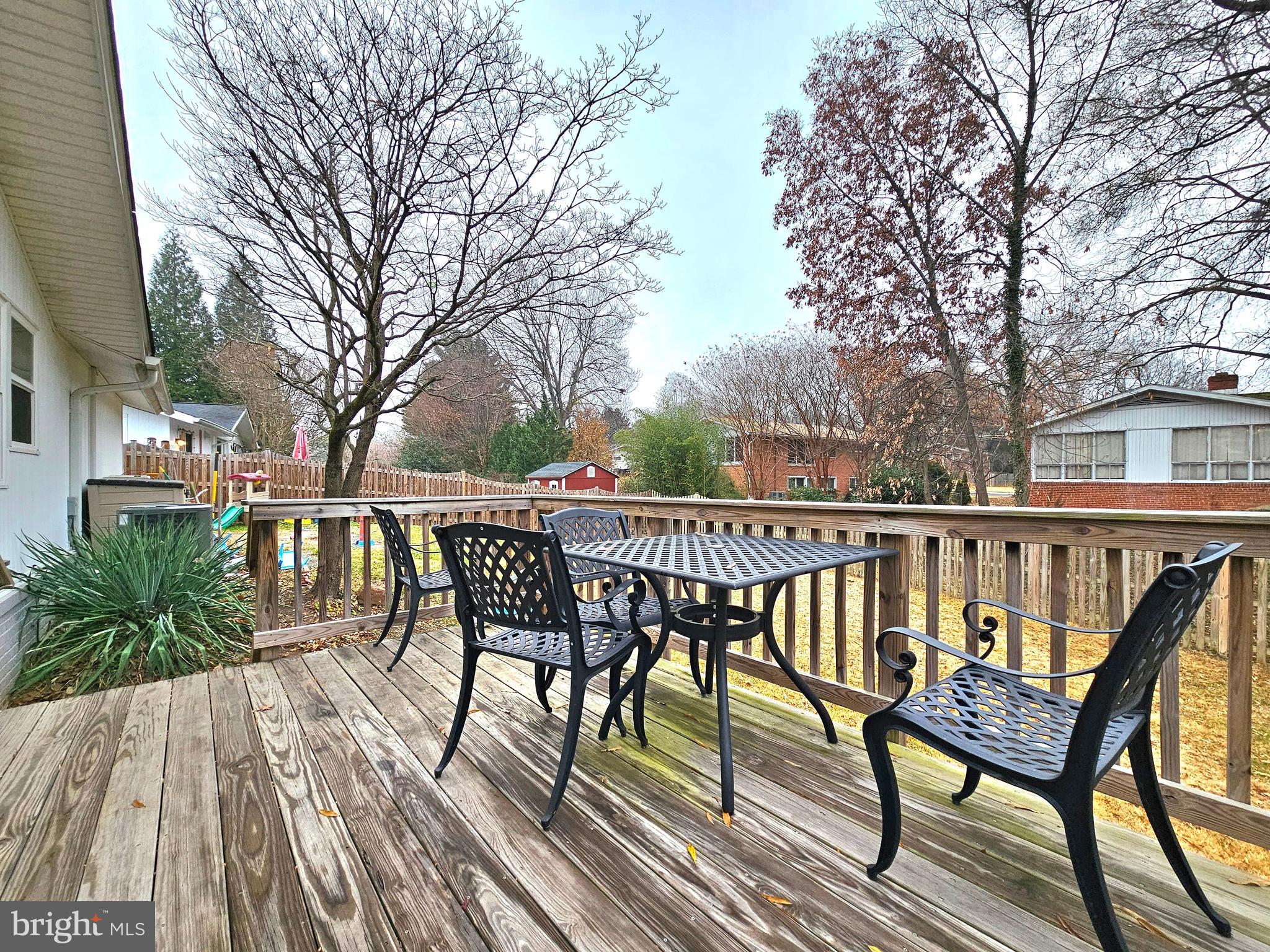 COUNTRY CLUB HILLS - Residential Lease