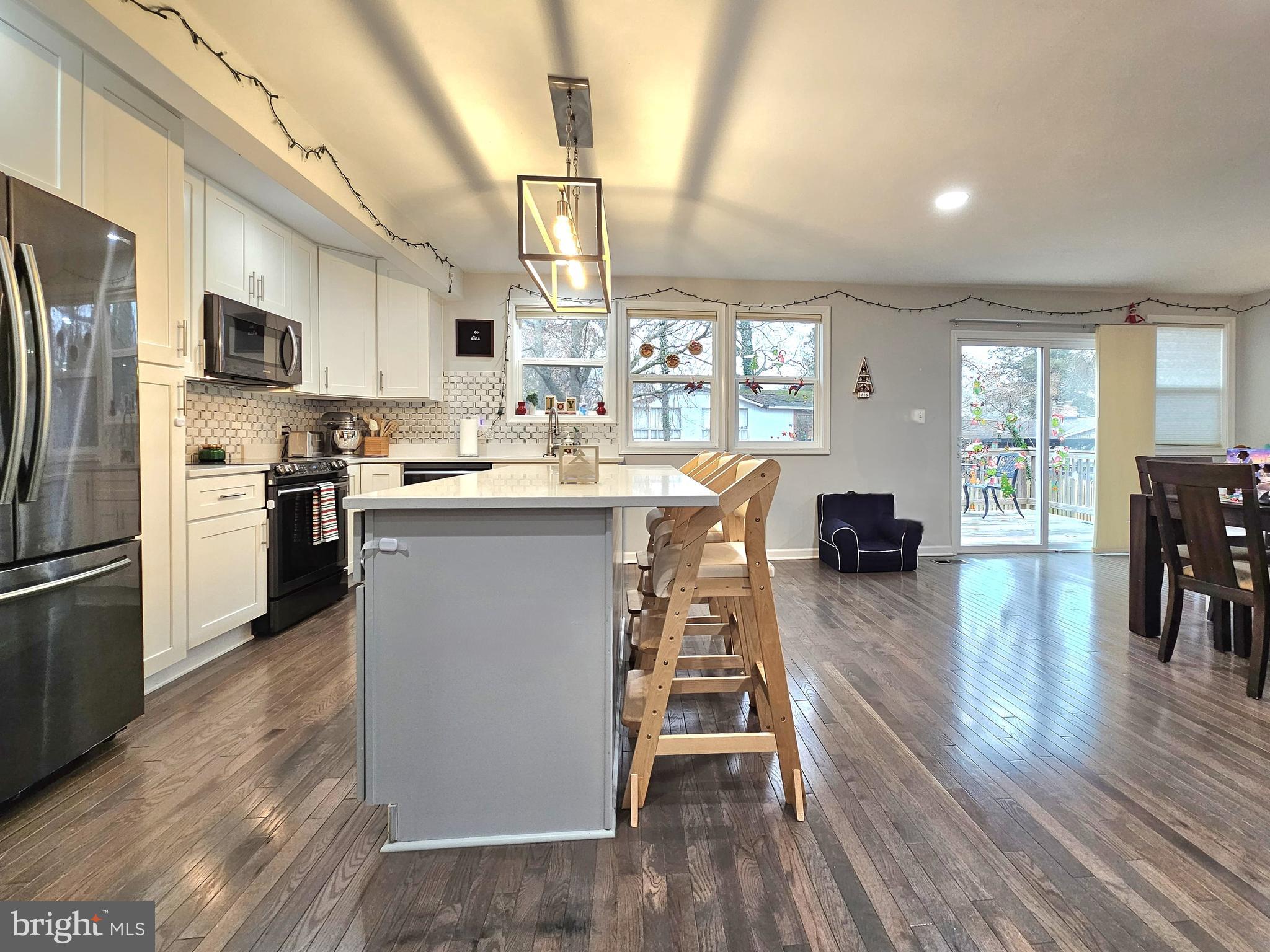 COUNTRY CLUB HILLS - Residential Lease