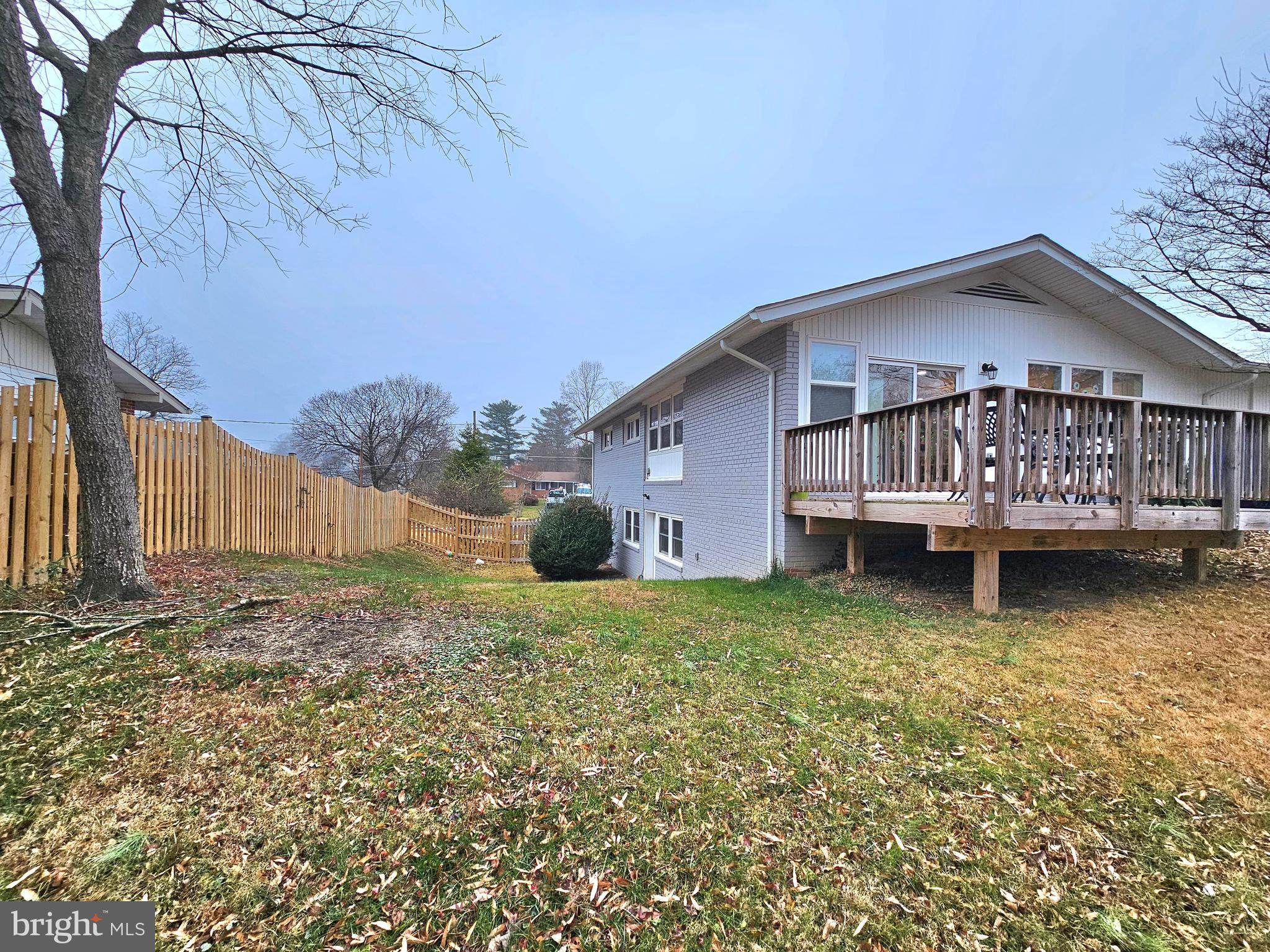 COUNTRY CLUB HILLS - Residential Lease