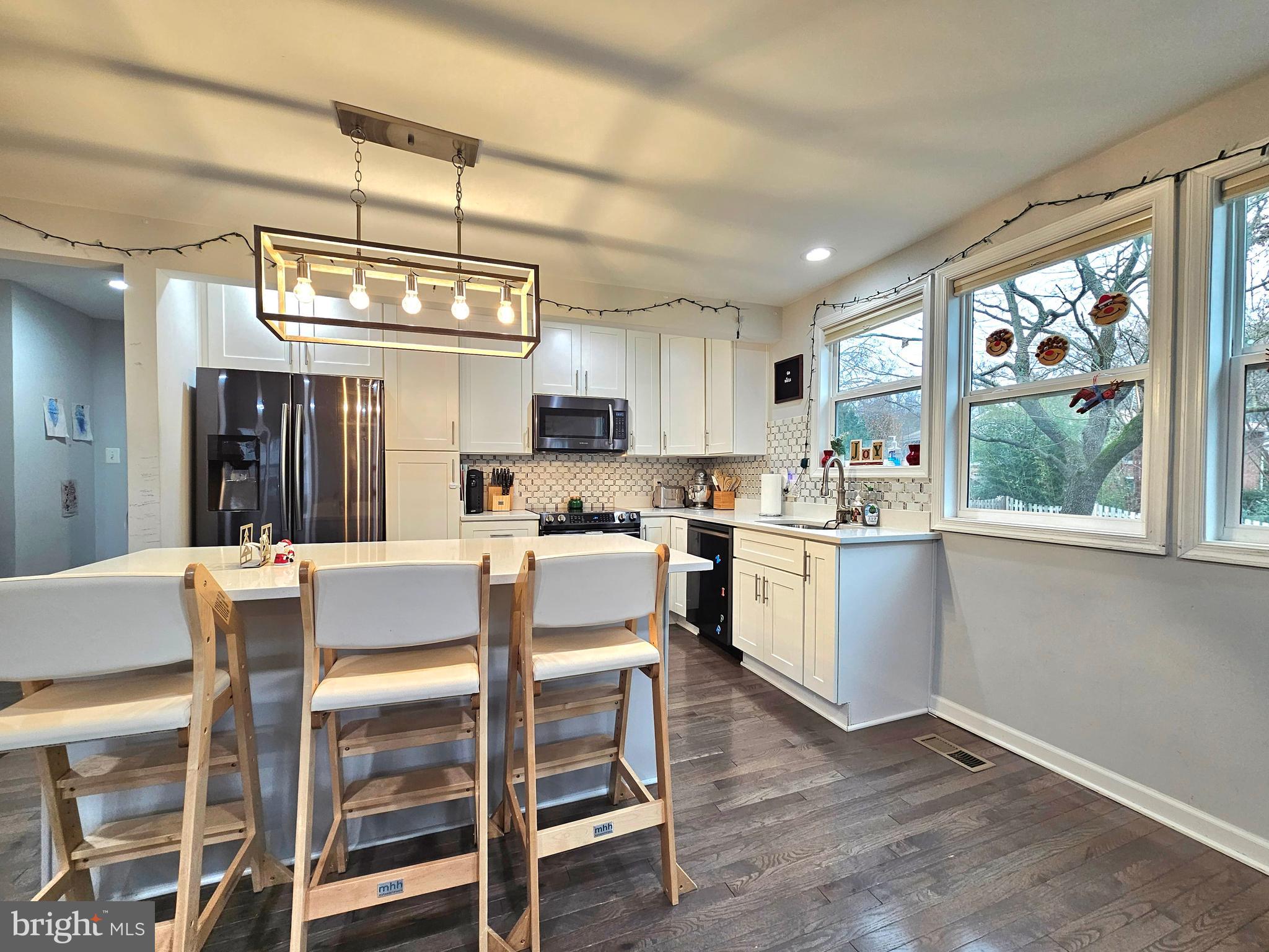 COUNTRY CLUB HILLS - Residential Lease