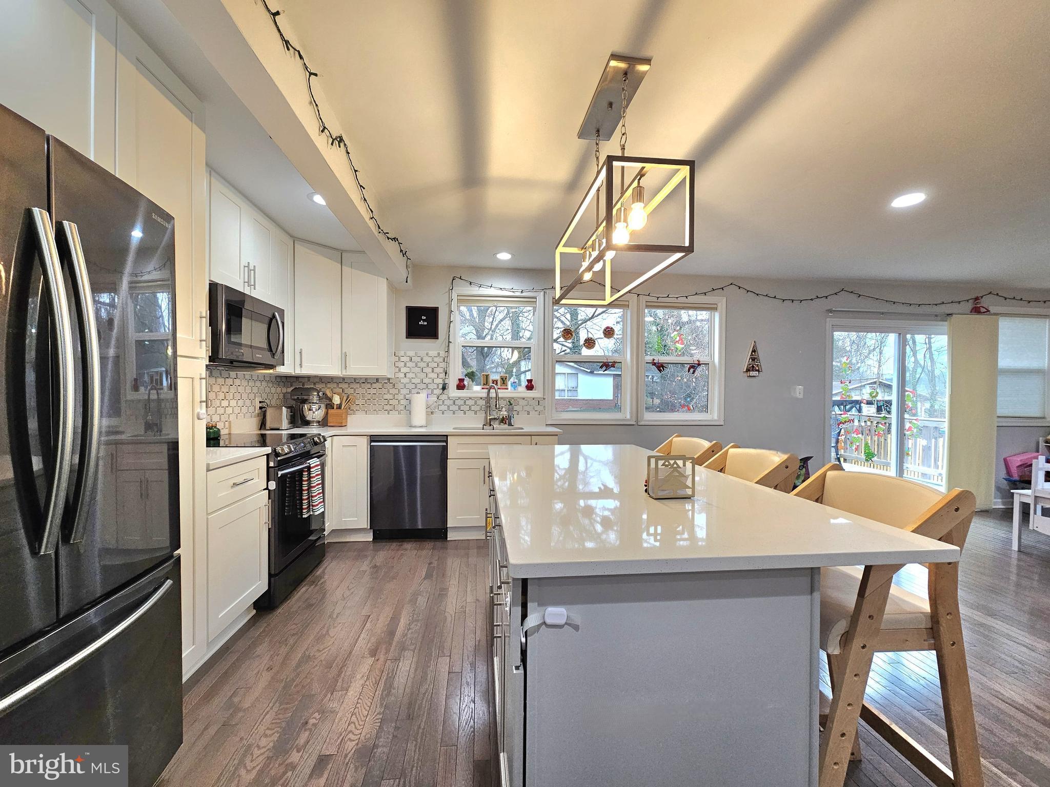 COUNTRY CLUB HILLS - Residential Lease