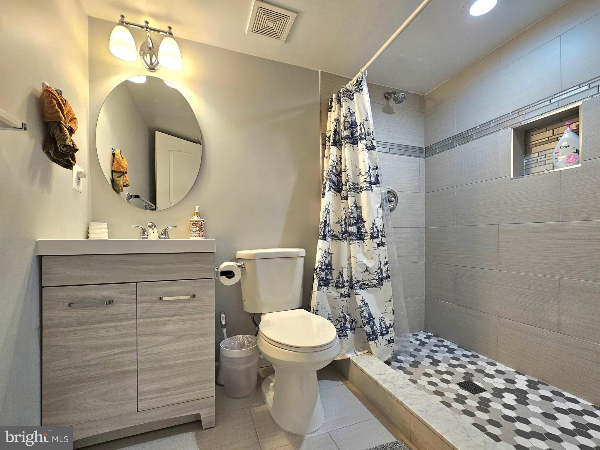 COUNTRY CLUB HILLS - Residential Lease