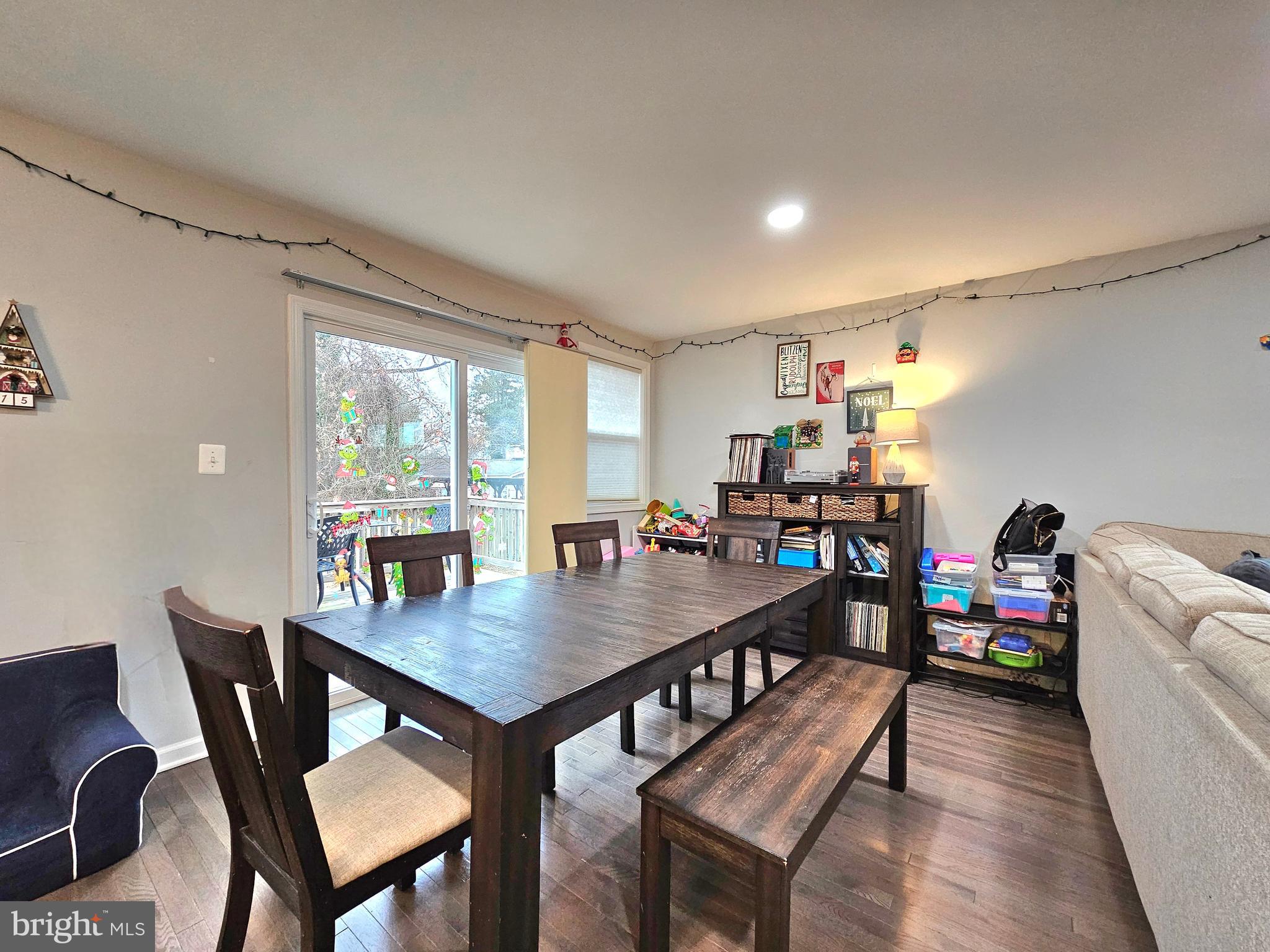 COUNTRY CLUB HILLS - Residential Lease