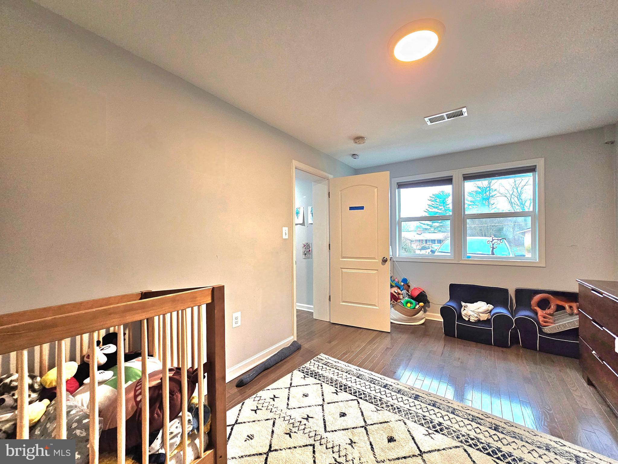 COUNTRY CLUB HILLS - Residential Lease