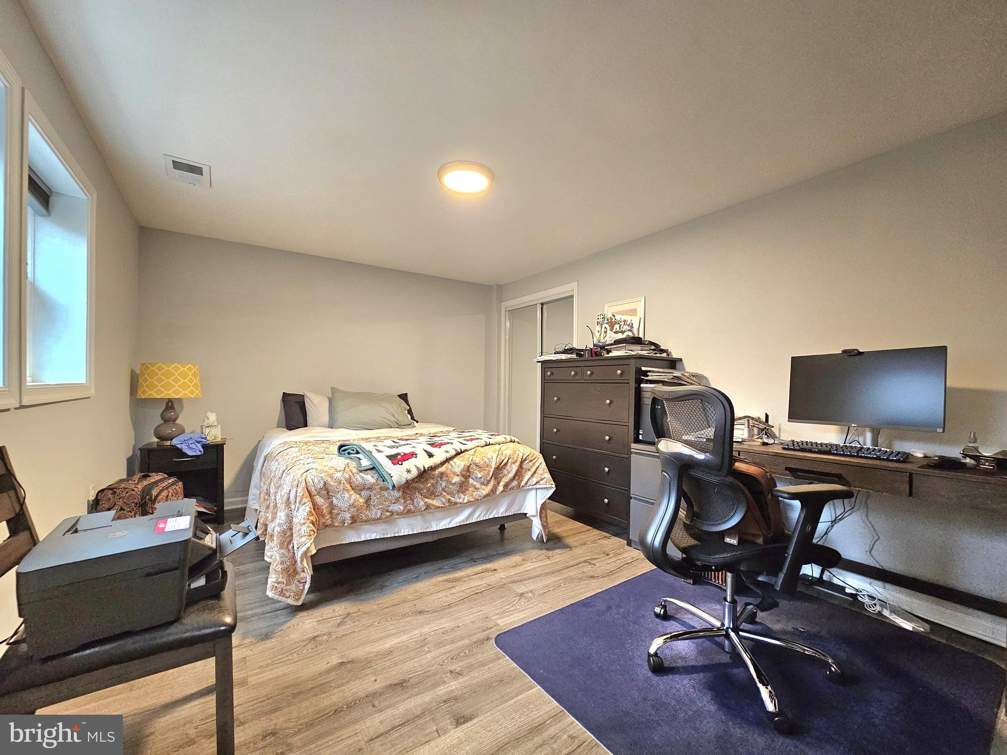 COUNTRY CLUB HILLS - Residential Lease