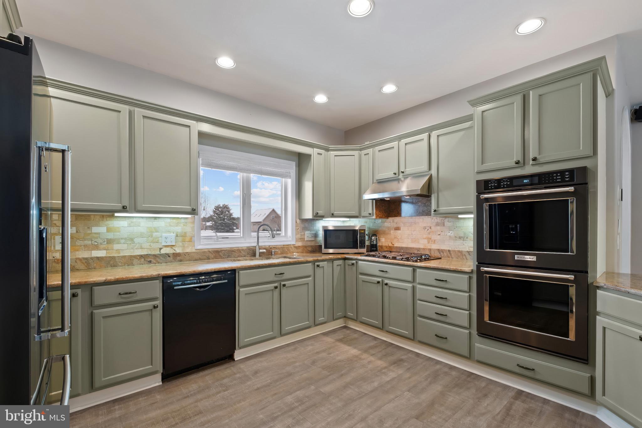 CRESTFIELD - Residential