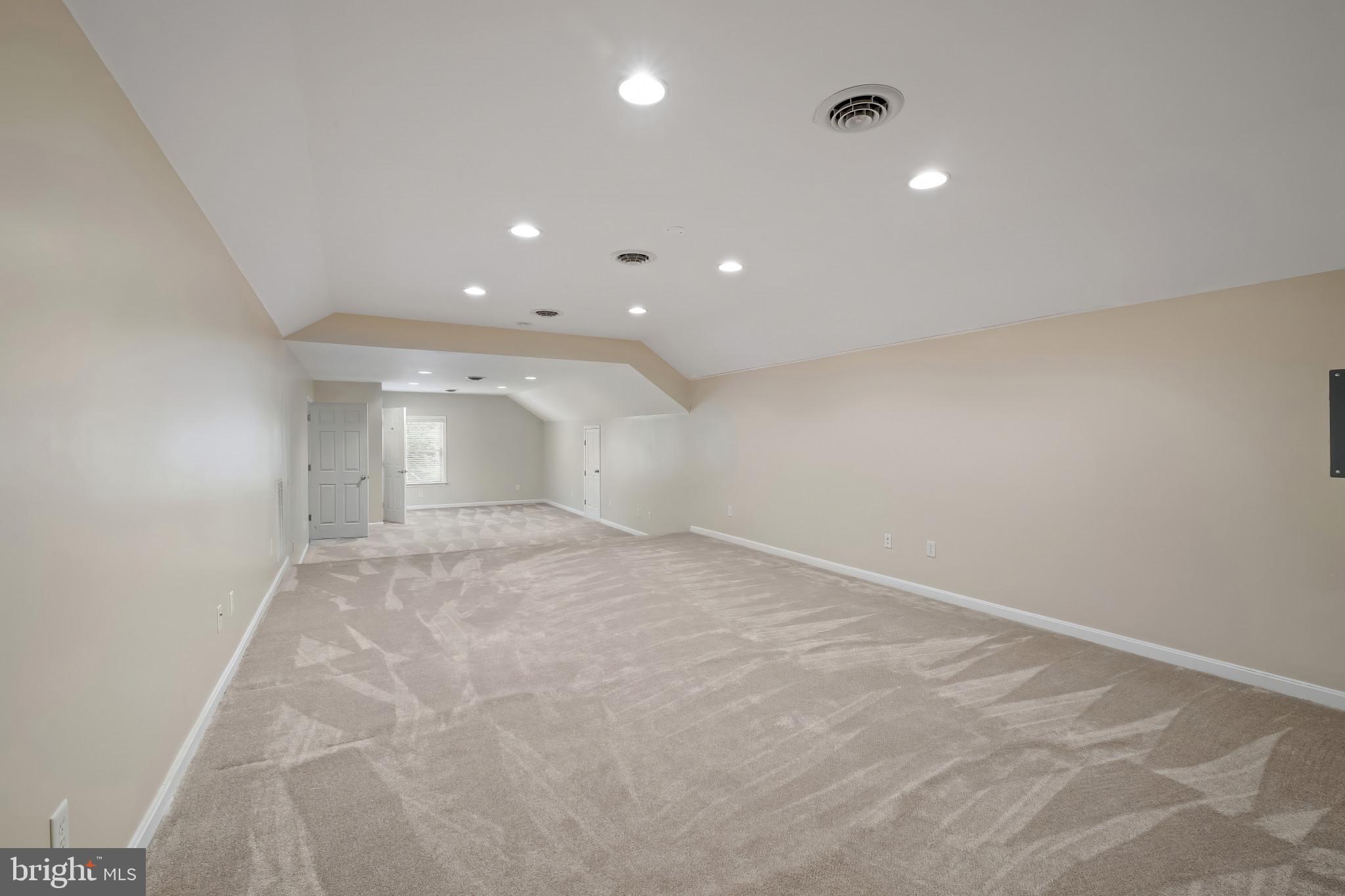 CRESTFIELD - Residential