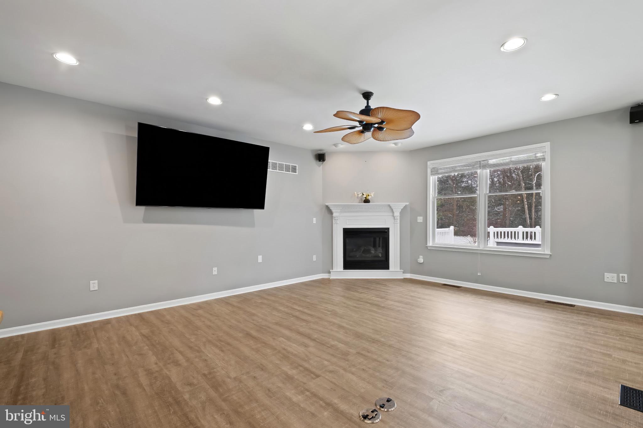 CRESTFIELD - Residential