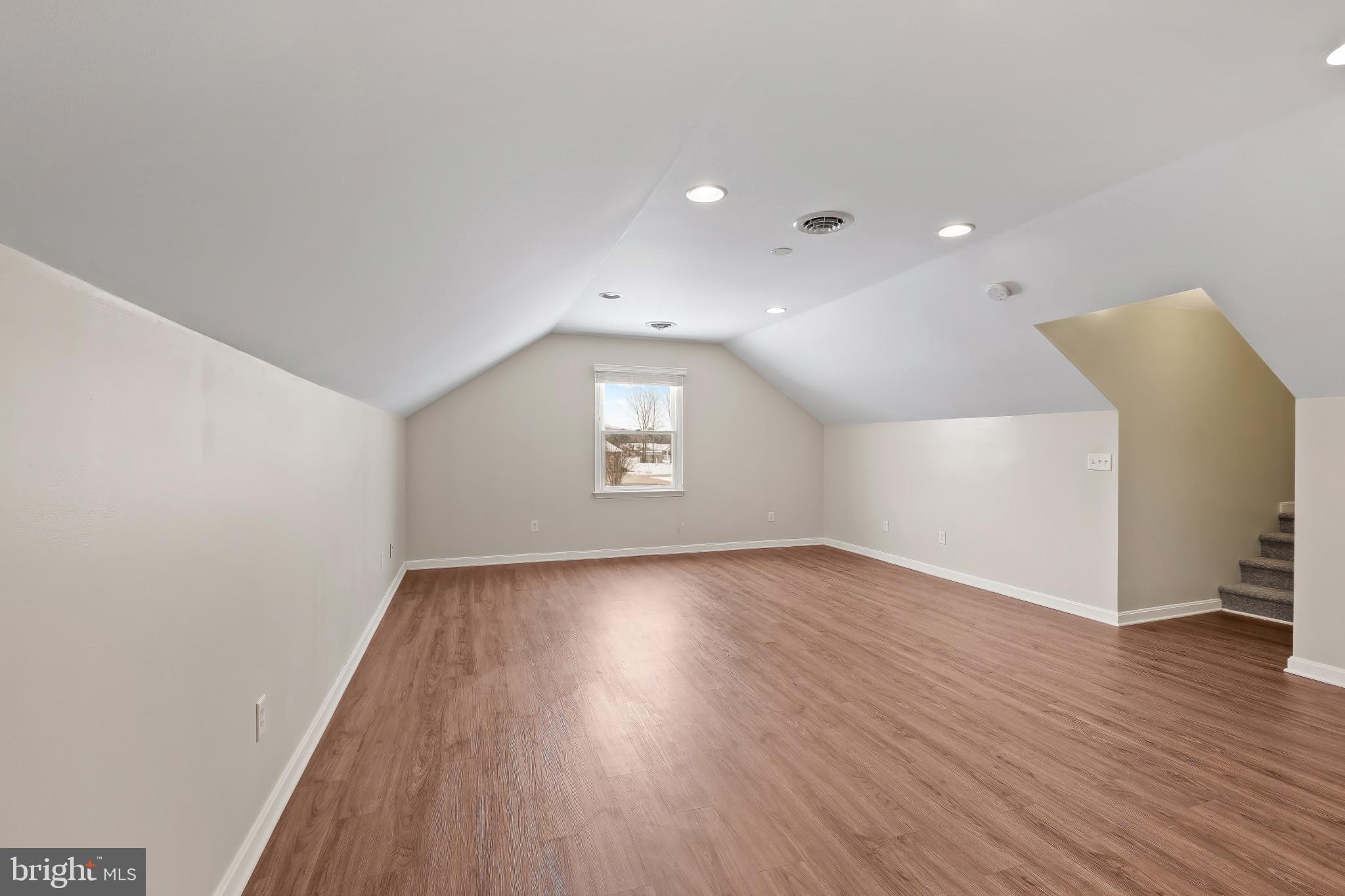 CRESTFIELD - Residential