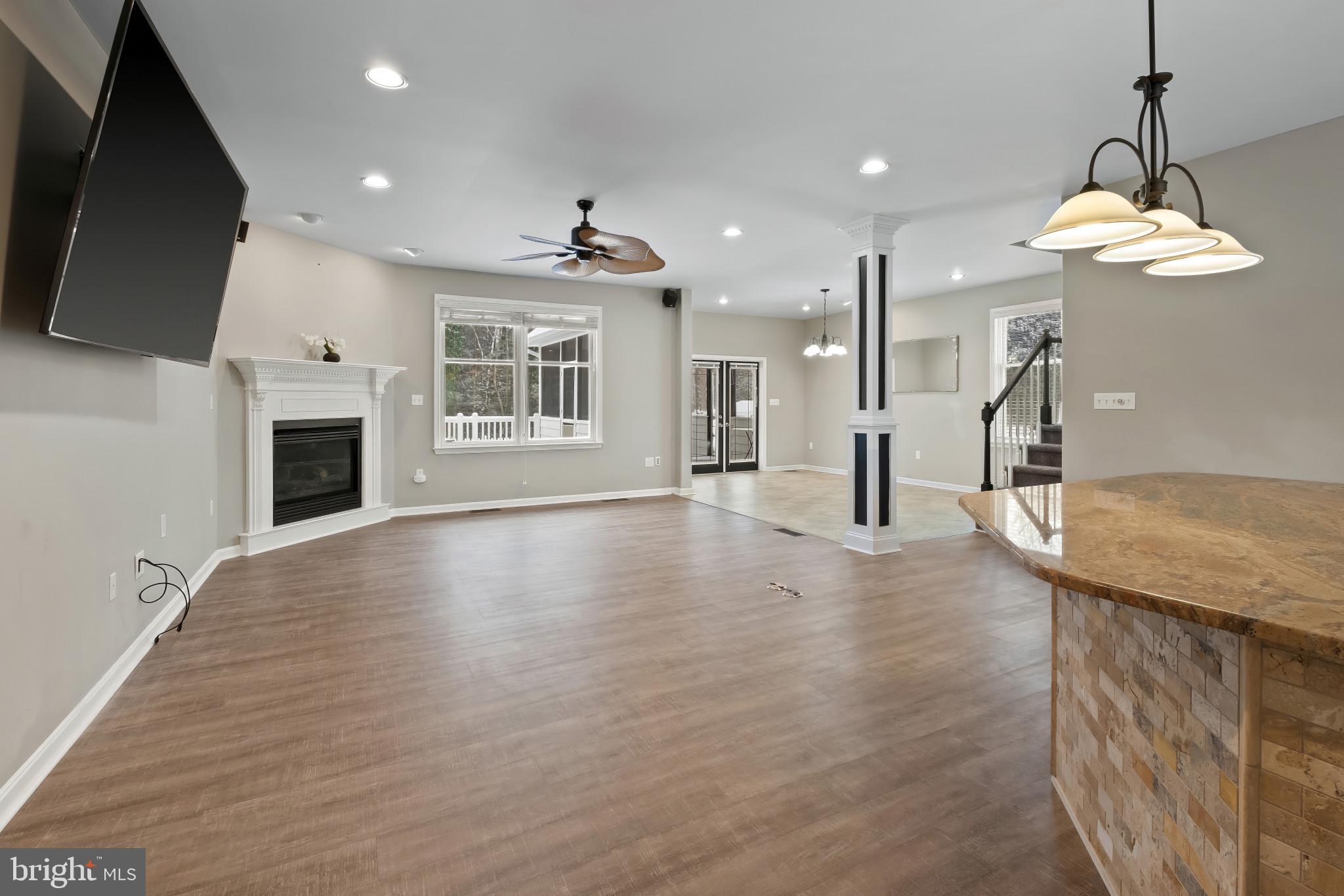 CRESTFIELD - Residential