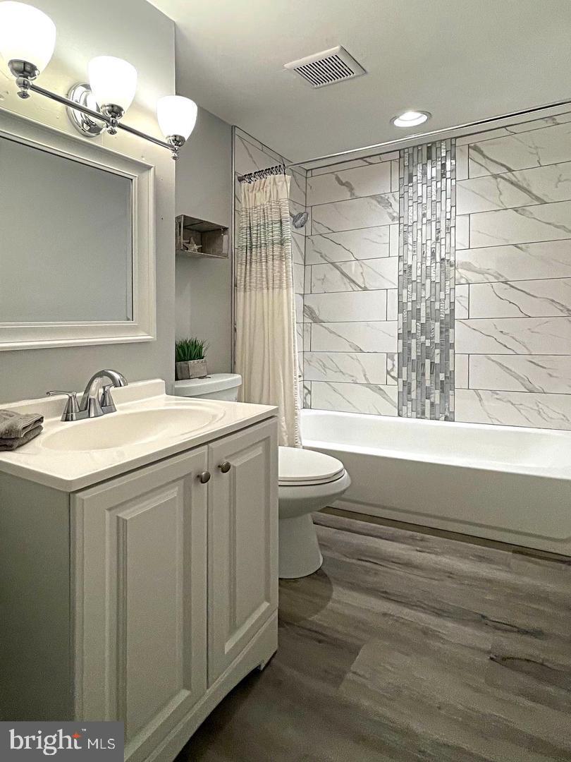 HARFORD SQUARE - Residential