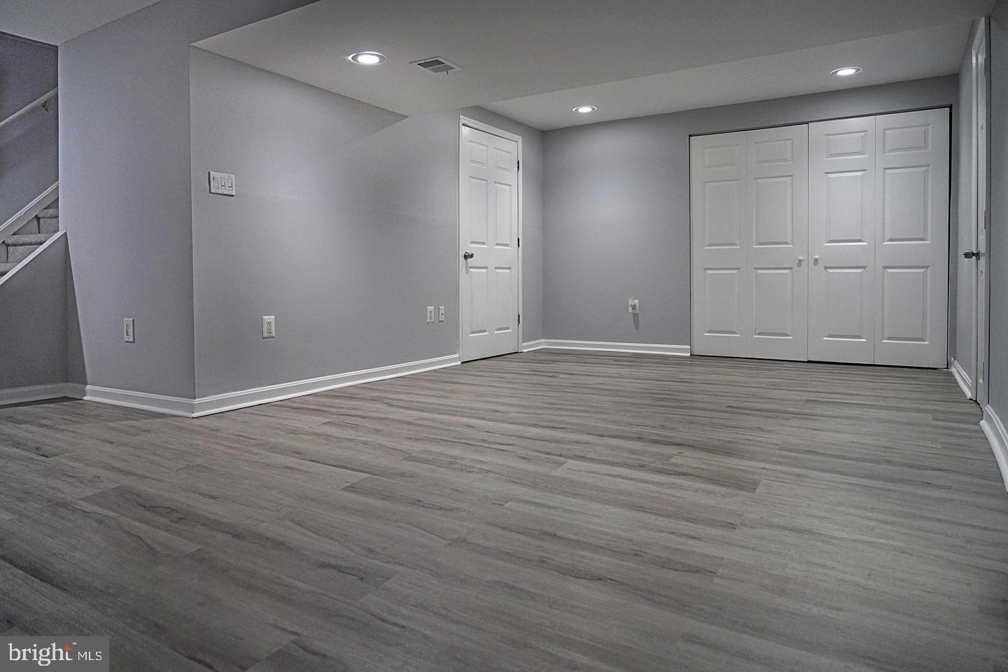 HARFORD SQUARE - Residential