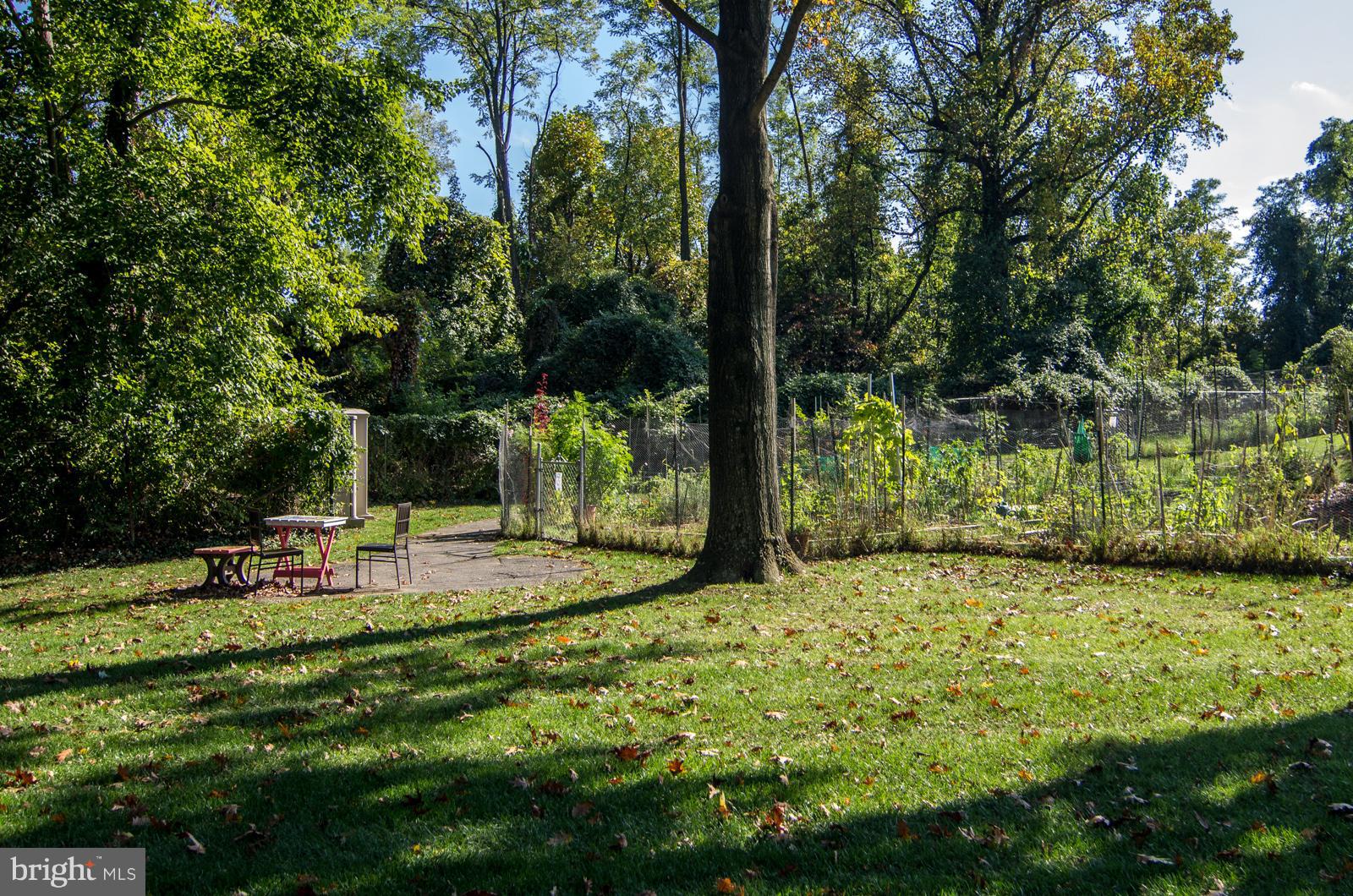 PROMENADE TOWERS - Residential Lease