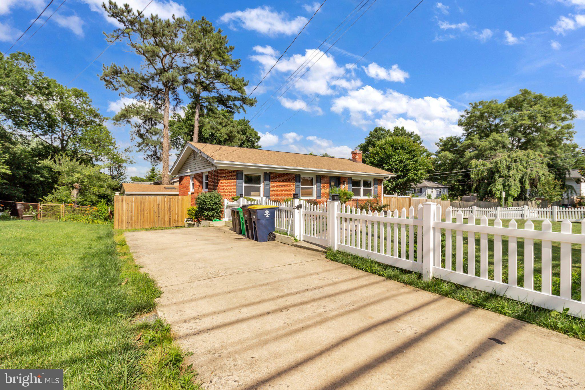 MONTGOMERY ESTATES - Residential